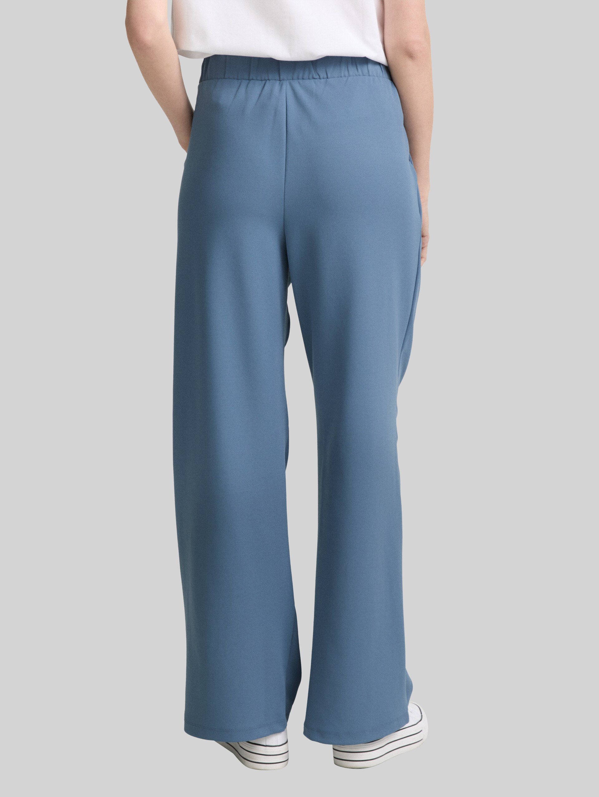Wide leg trousers - dusty denim blue - Neckline model-back view