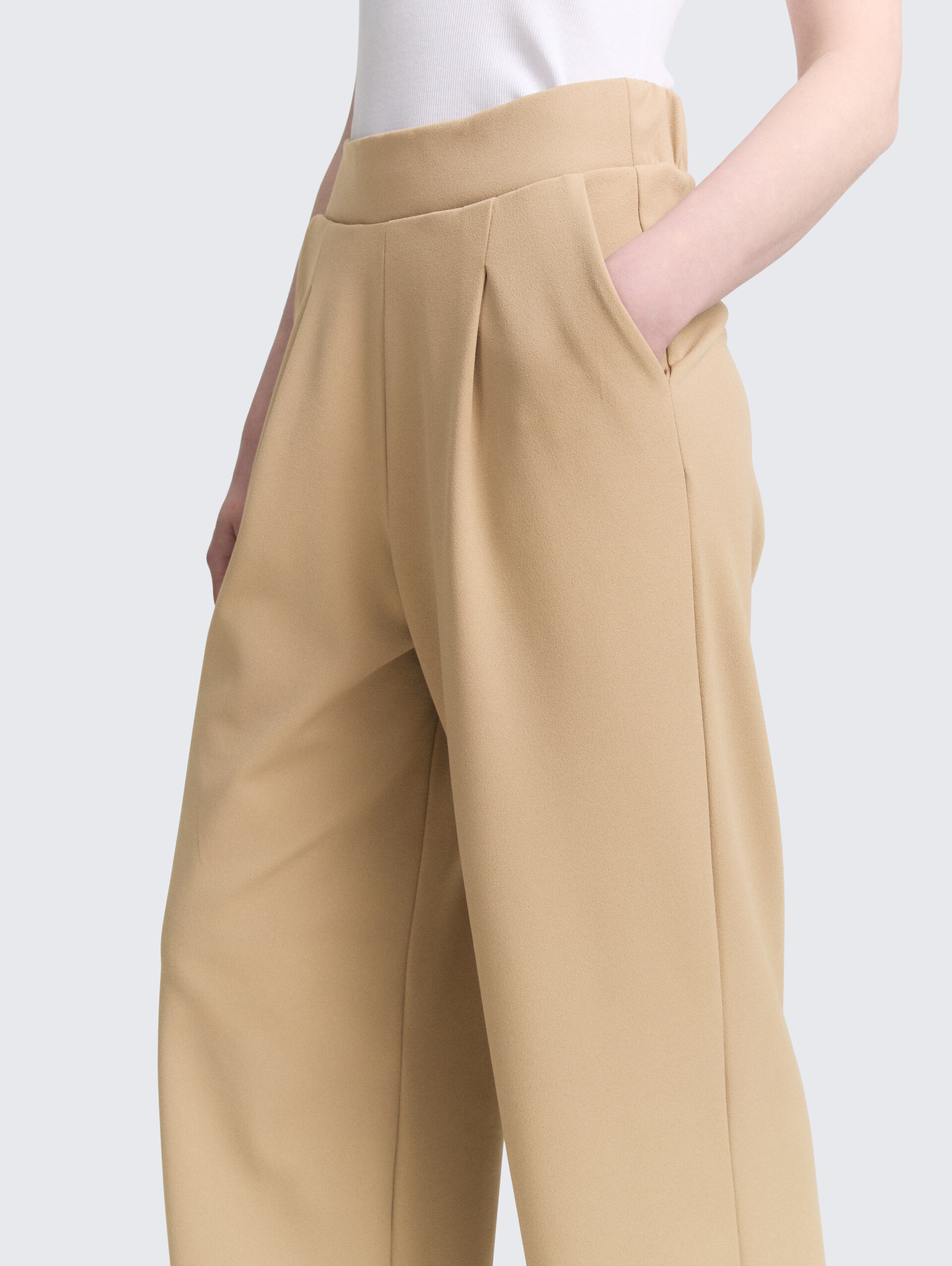 Wide Leg Hose - tan brown - Detail-Model-Ansicht