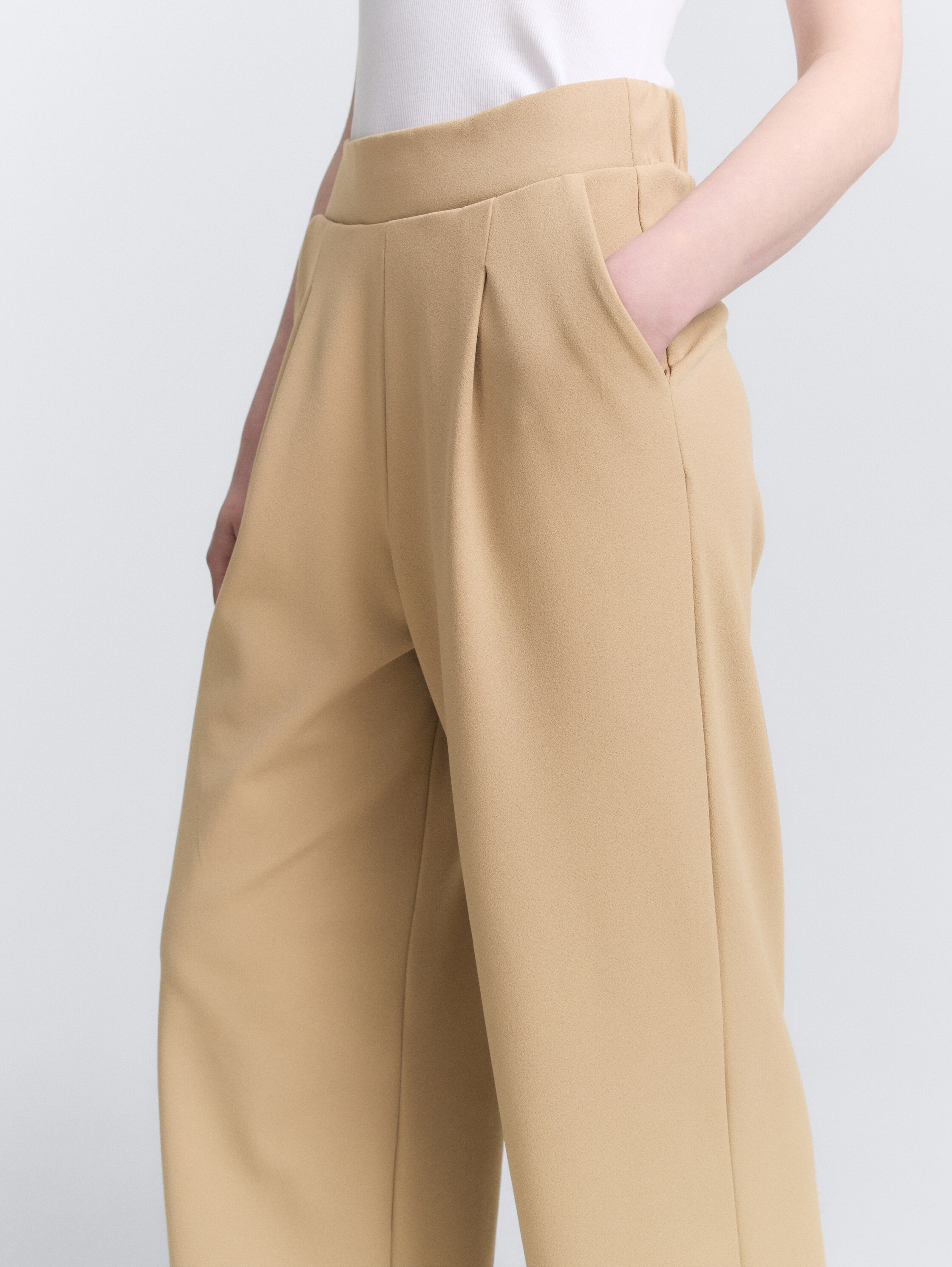 Wide Leg Trousers - tan brown - Detail model view