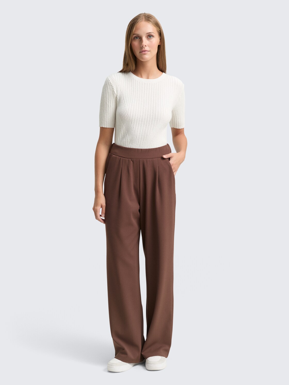Wide Leg Hose - soft chocolate brown - Model-Vorderansicht