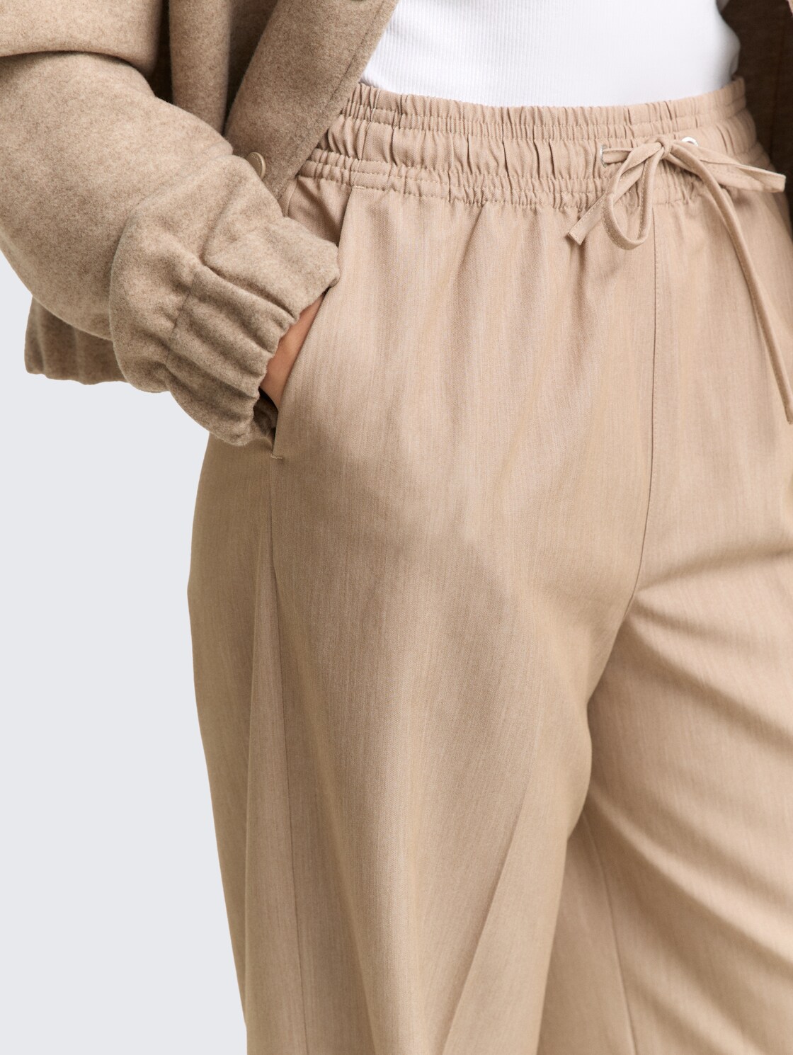 Wide Leg Hose mit Kordelzug - intense beige melange - Detail-Model-Ansicht