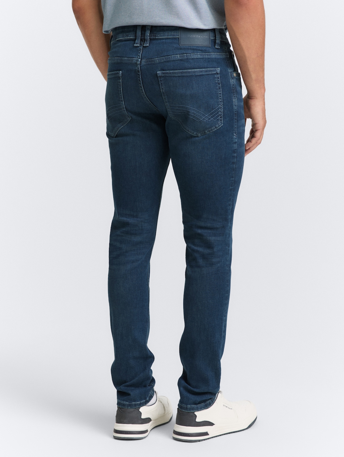 TTTROY SLIM Jeans mit Stretch - mid stone blue black denim - Auschnitt Model-Rückansicht