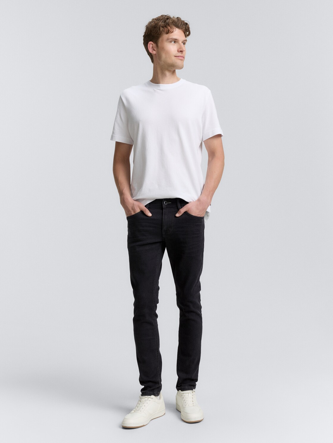 TTTROY SLIM jeans with stretch - clean rinsed black denim - Model front view