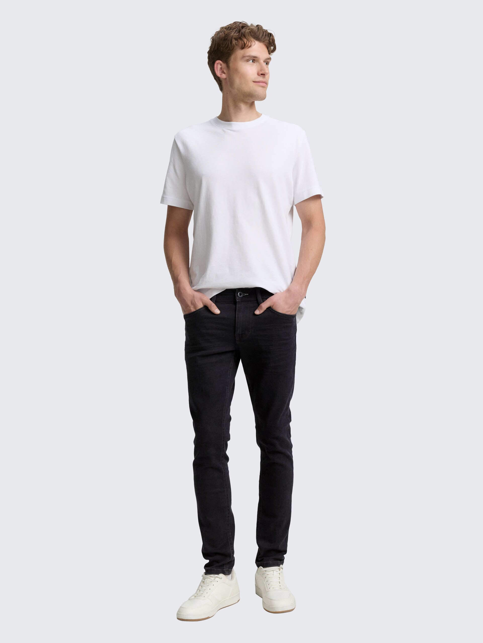 TTTROY SLIM Jeans mit Stretch - clean rinsed black denim - Model-Vorderansicht