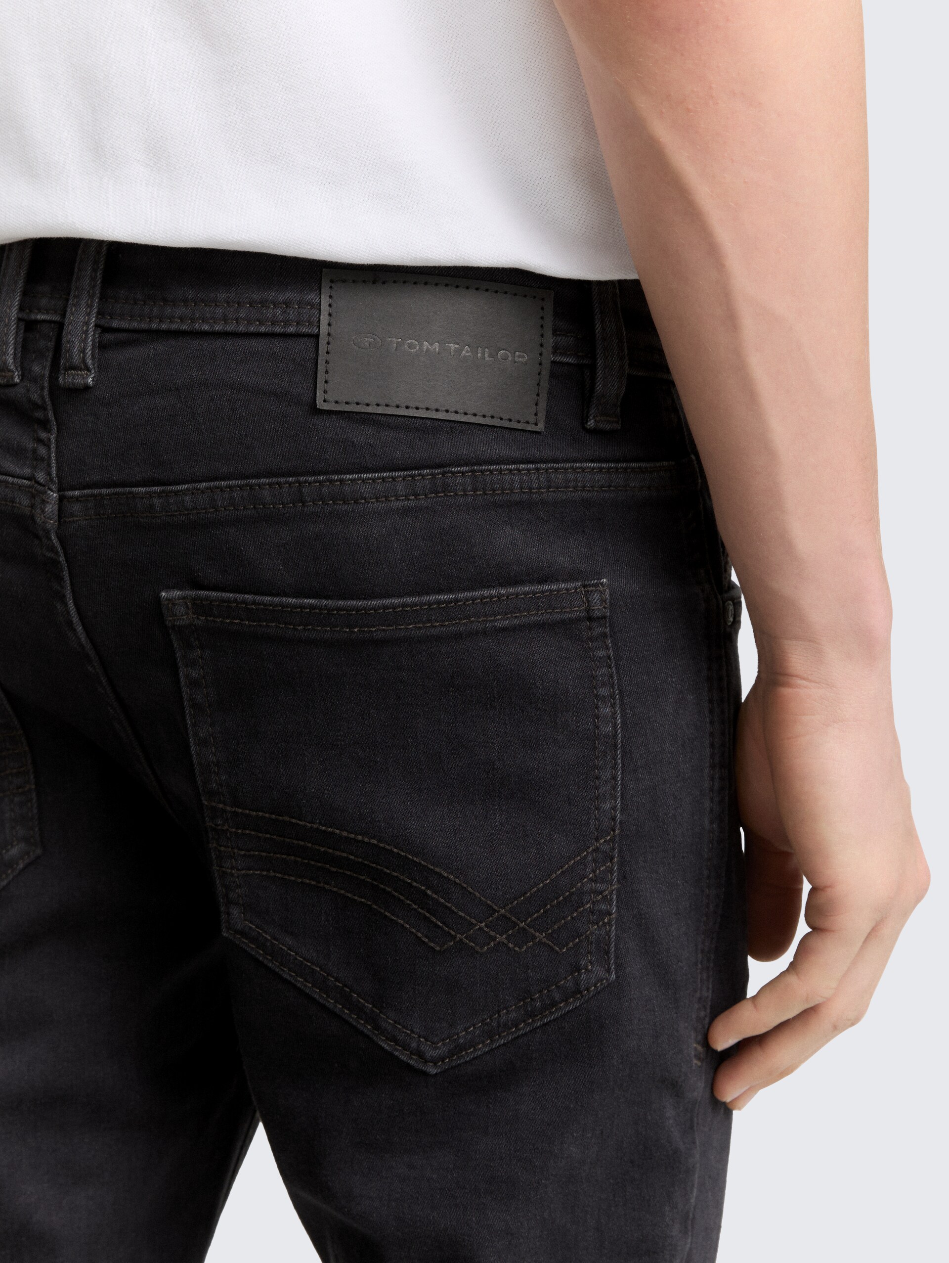 TTTROY SLIM Jeans mit Stretch - clean rinsed black denim - Detail-Model-Ansicht