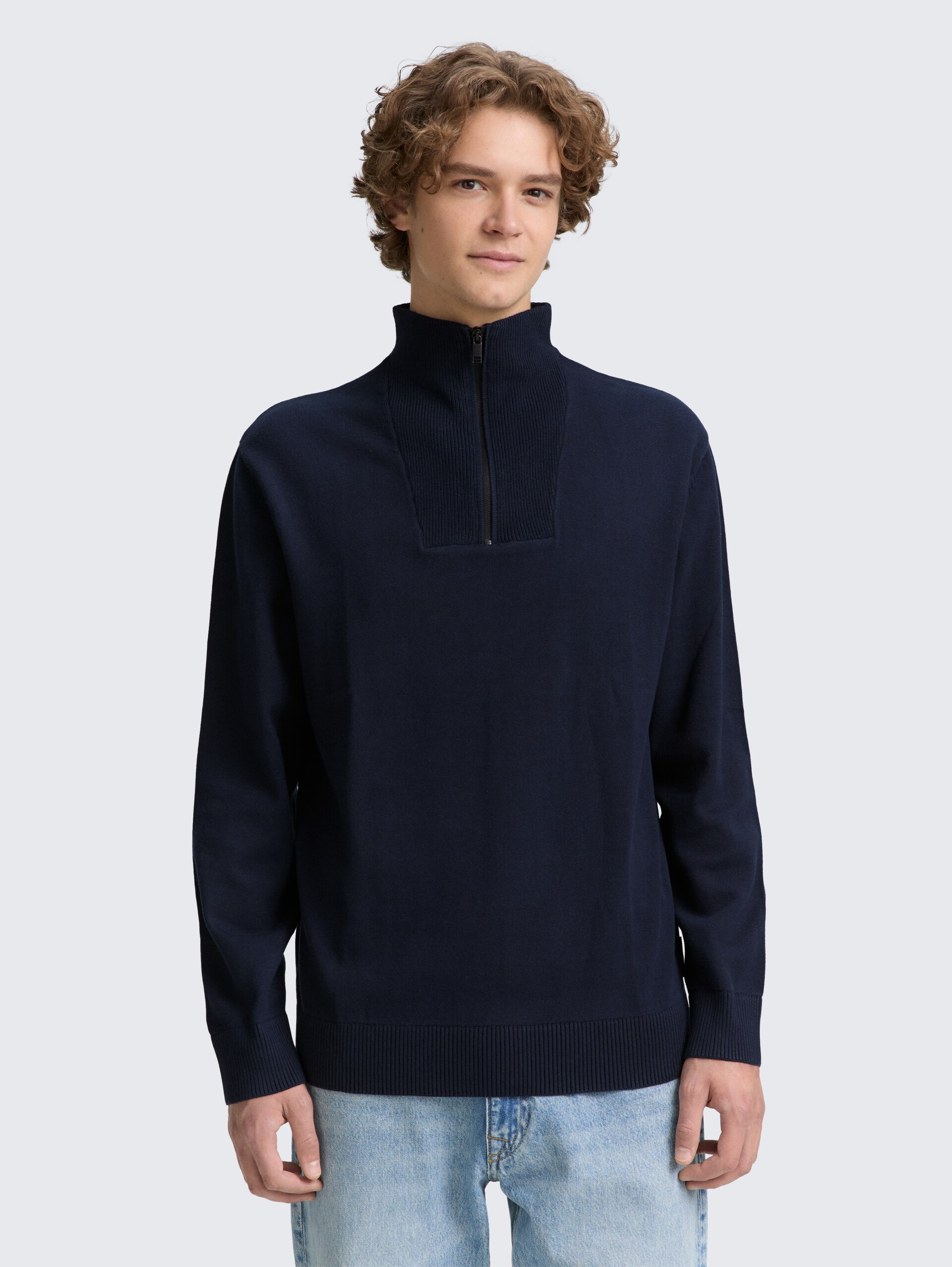 Troyer Strickpullover aus Baumwolle - sky captain blue - Ausschnitt Model-Vorderansicht