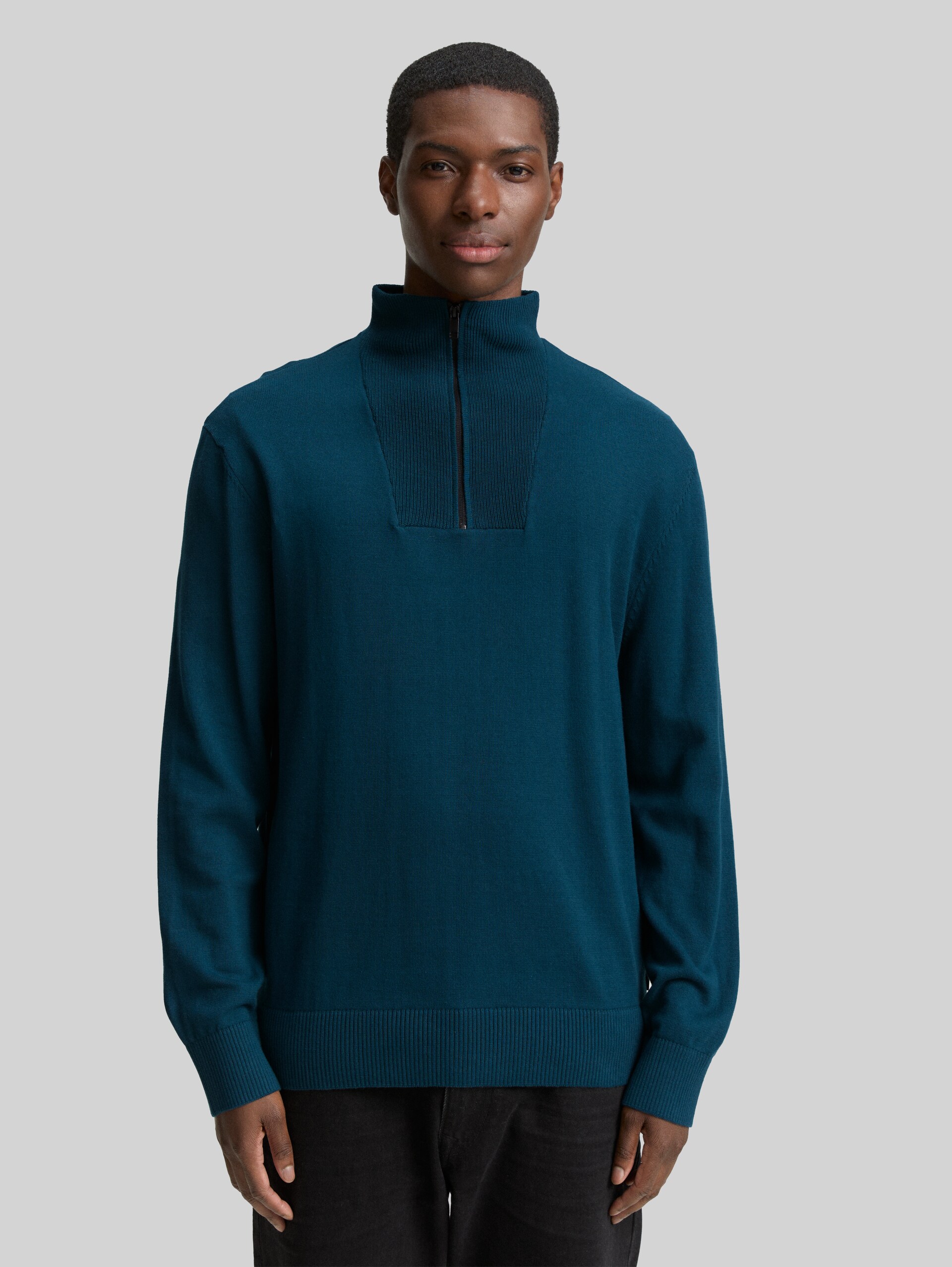 Cotton troyer knit jumper - deep pond green - Neckline model front view