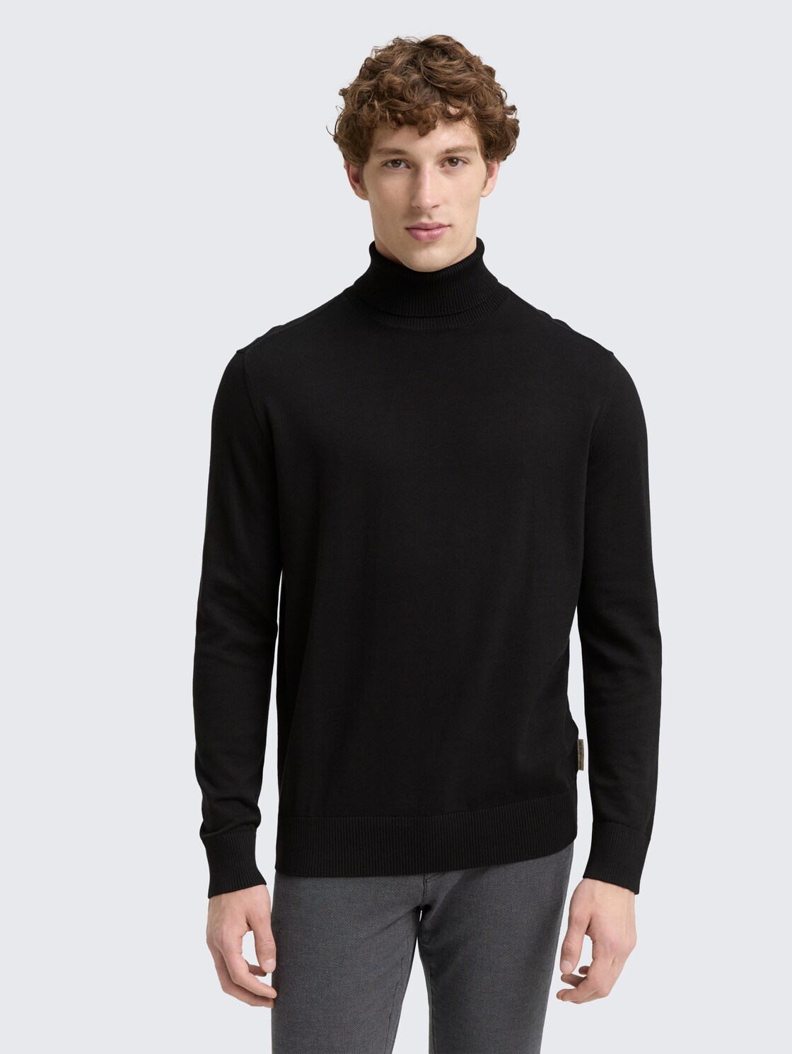 Rollkragenpullover aus Baumwolle - Night Watch Black - Ausschnitt Model-Vorderansicht