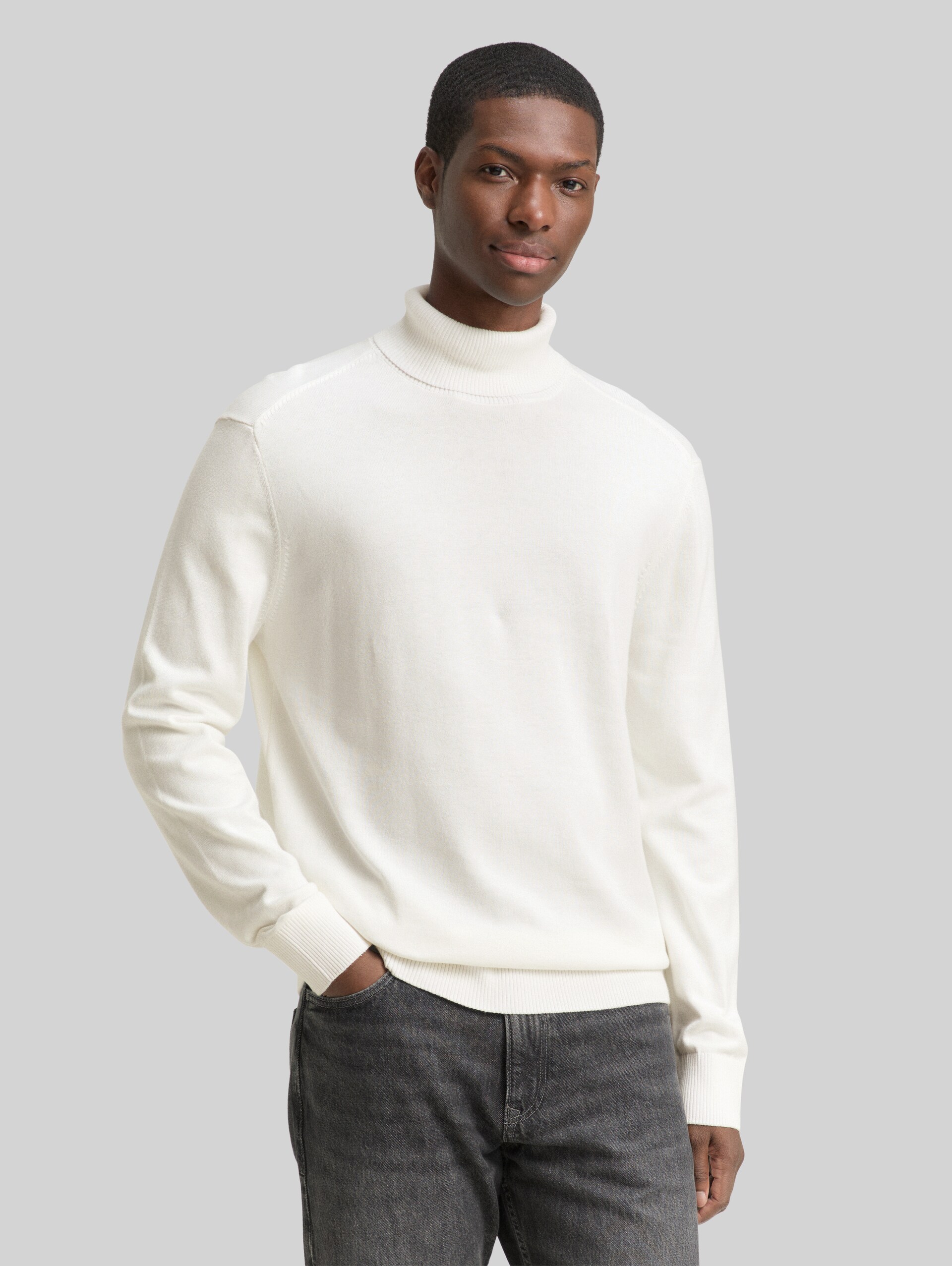 Cotton turtleneck jumper - Wool White - Neckline model front view