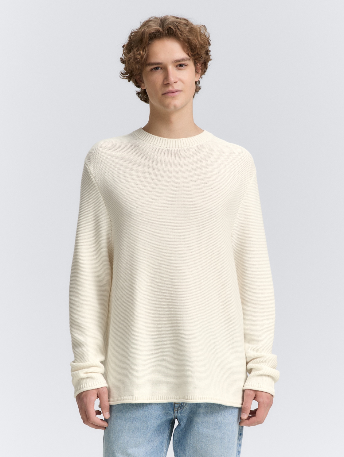 Relaxed Fit Strickpullover - Gardenia White - Ausschnitt Model-Vorderansicht