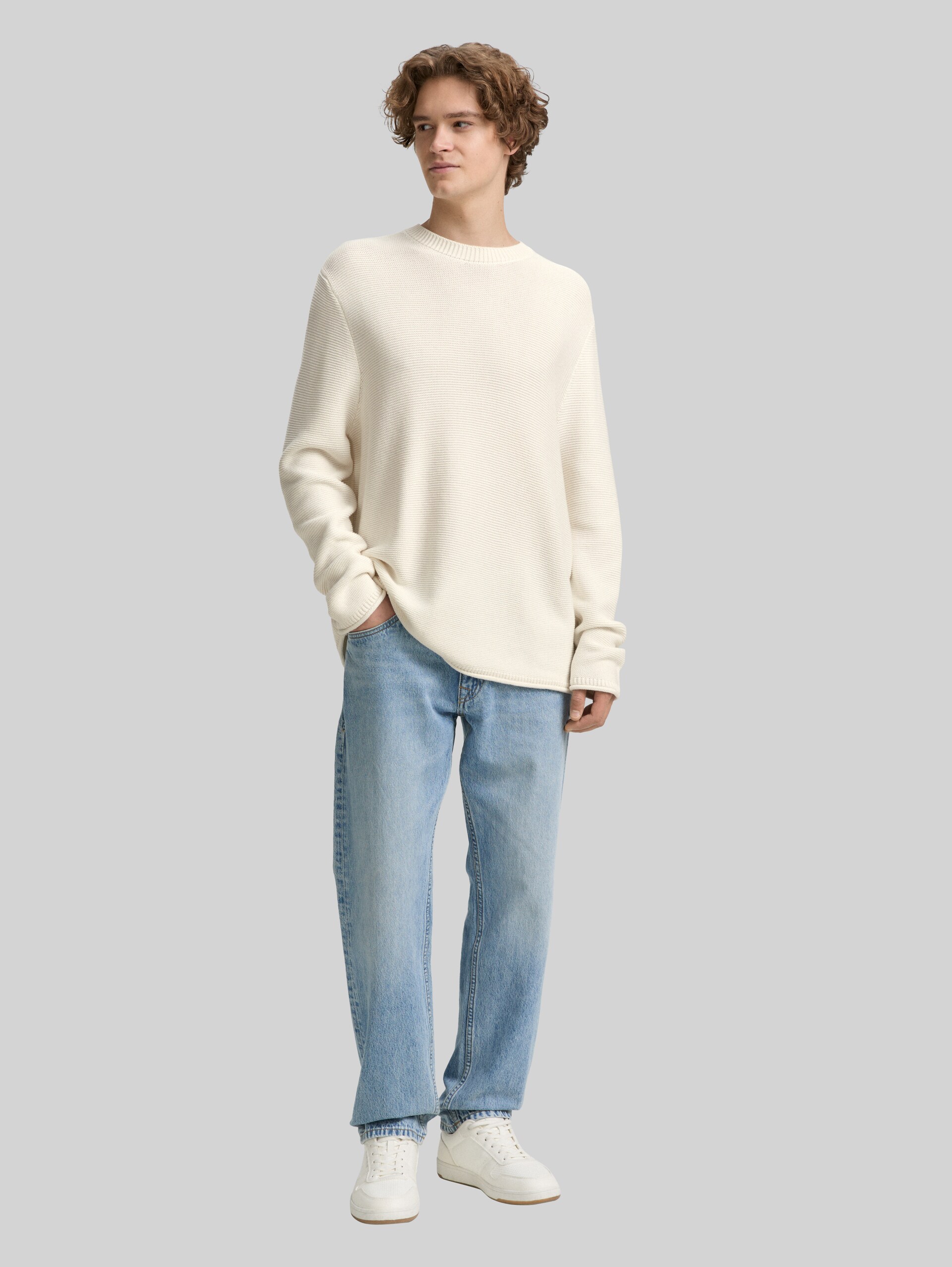 Relaxed fit knitted jumper - Gardenia White - Model front view