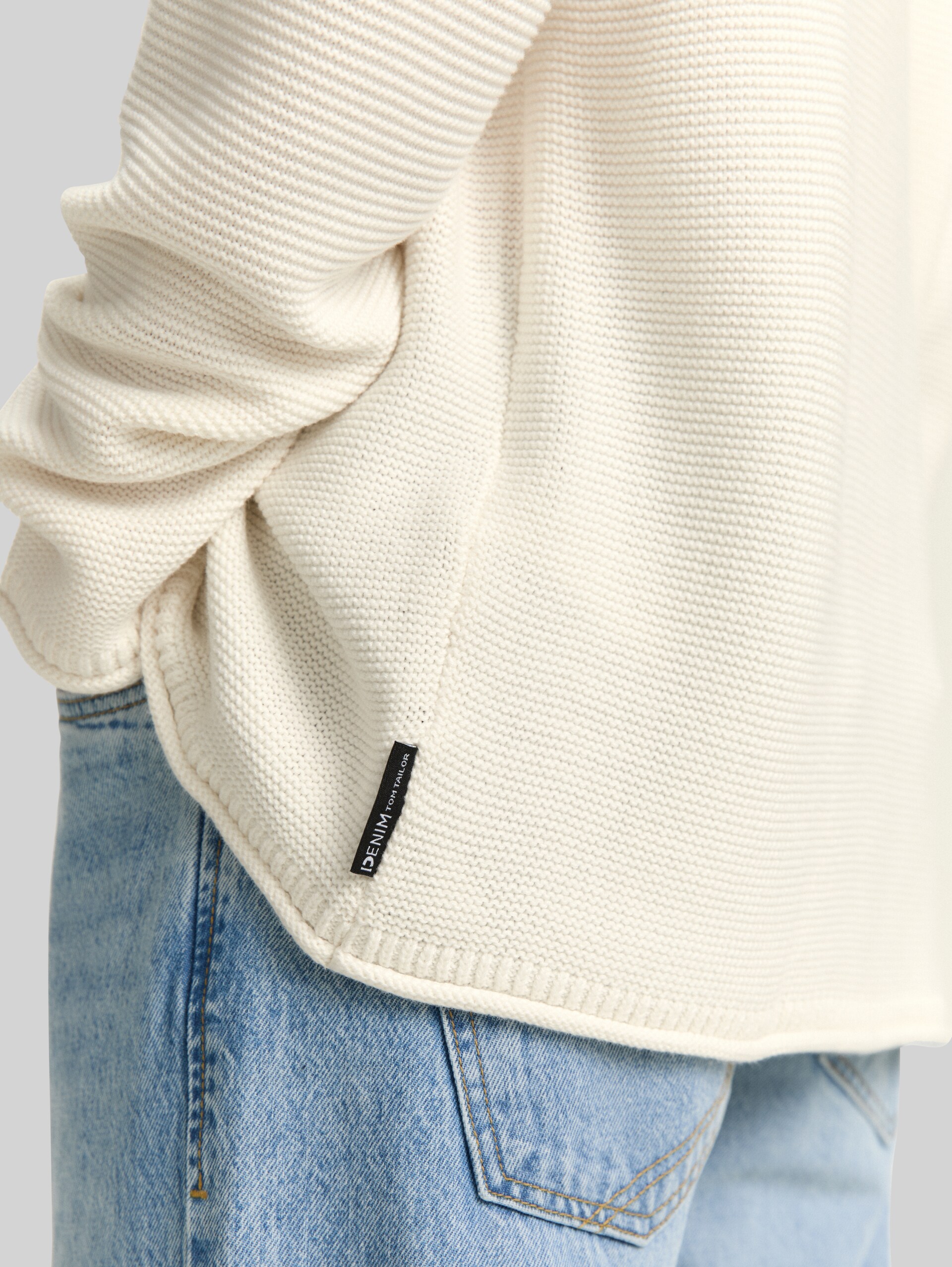 Relaxed fit knitted jumper - Gardenia White - Detail model view