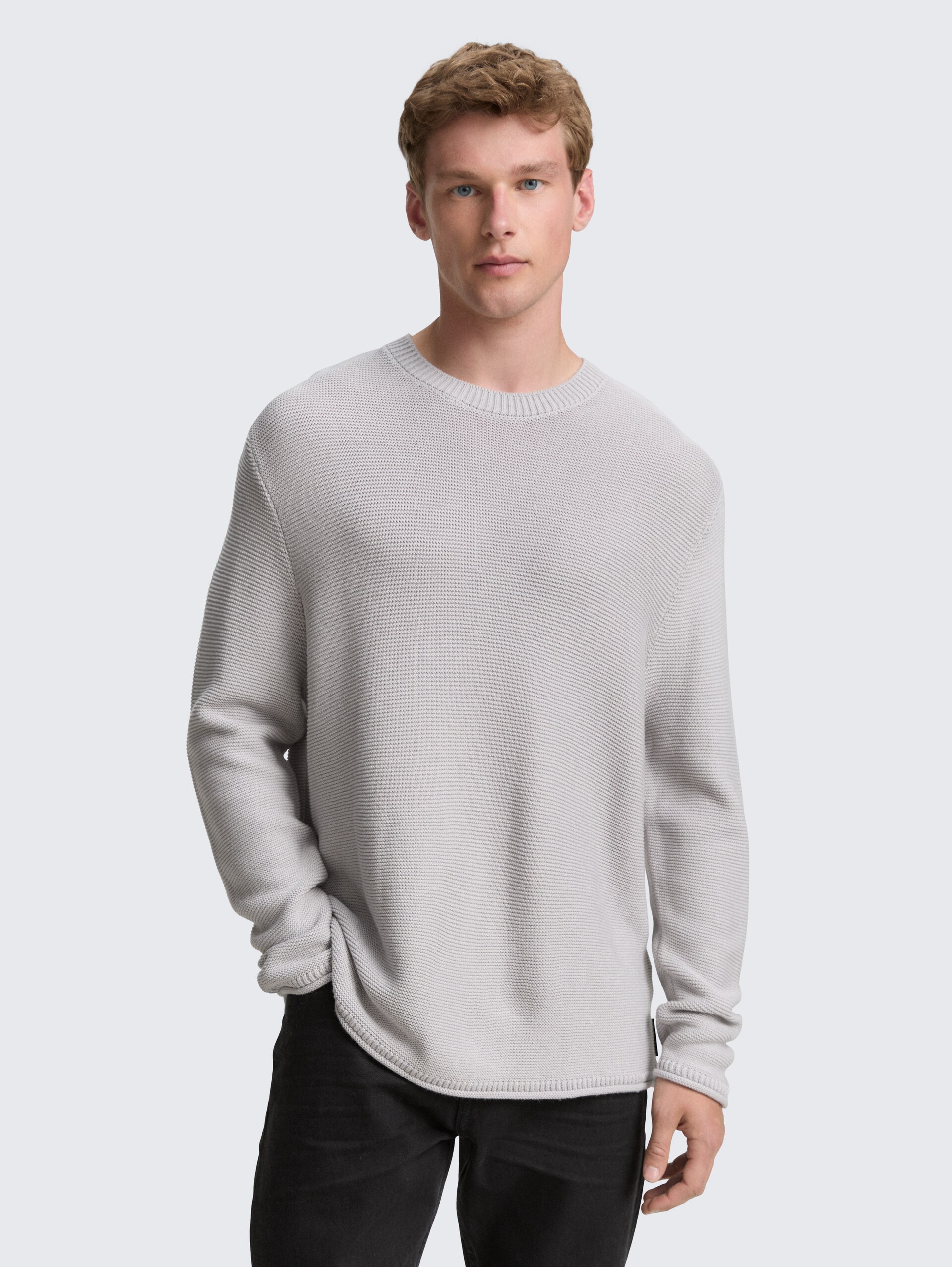 Relaxed Fit Strickpullover - Light Stone Grey Melange - Ausschnitt Model-Vorderansicht