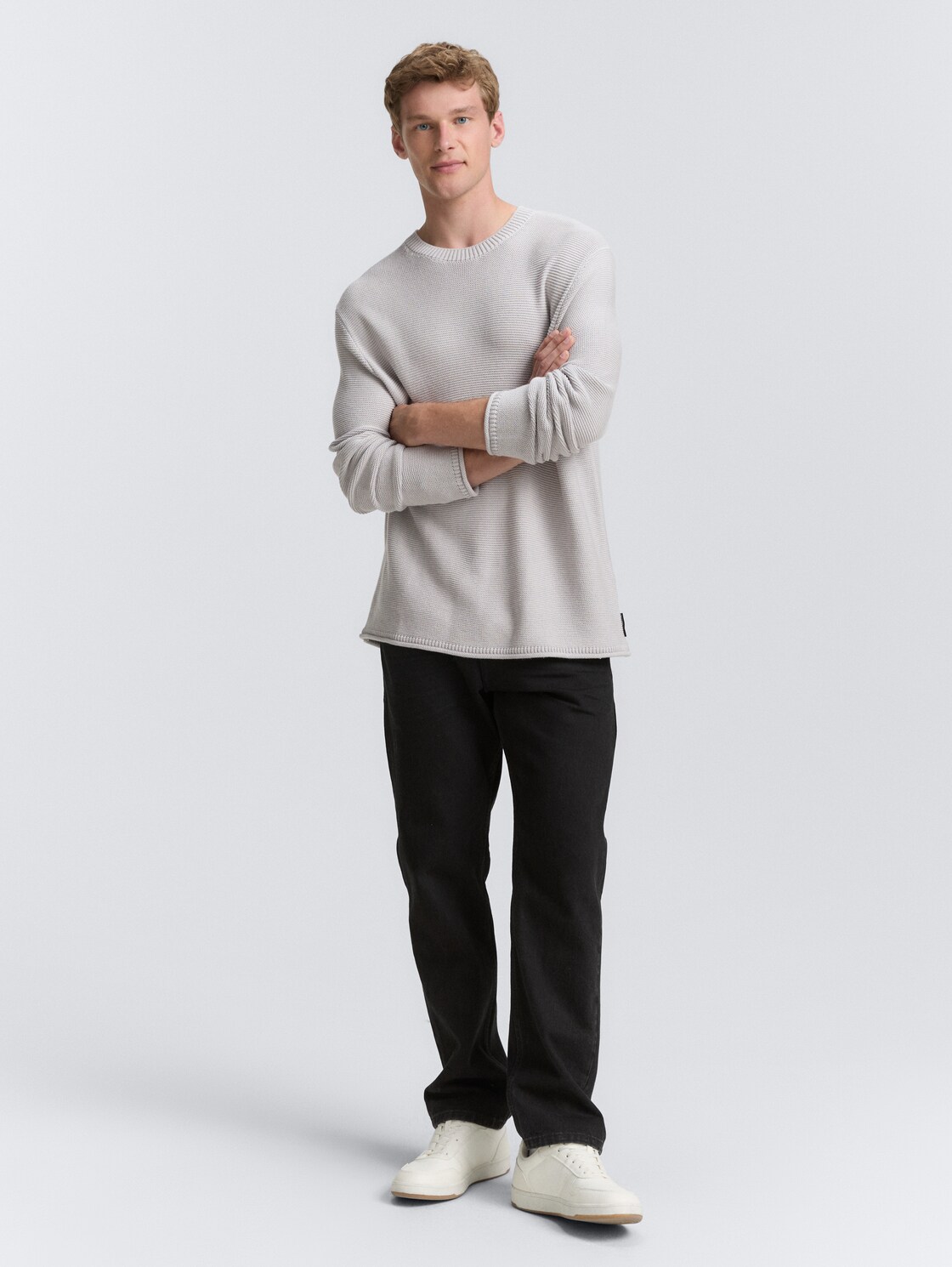 Relaxed Fit Strickpullover - Light Stone Grey Melange - Model-Vorderansicht