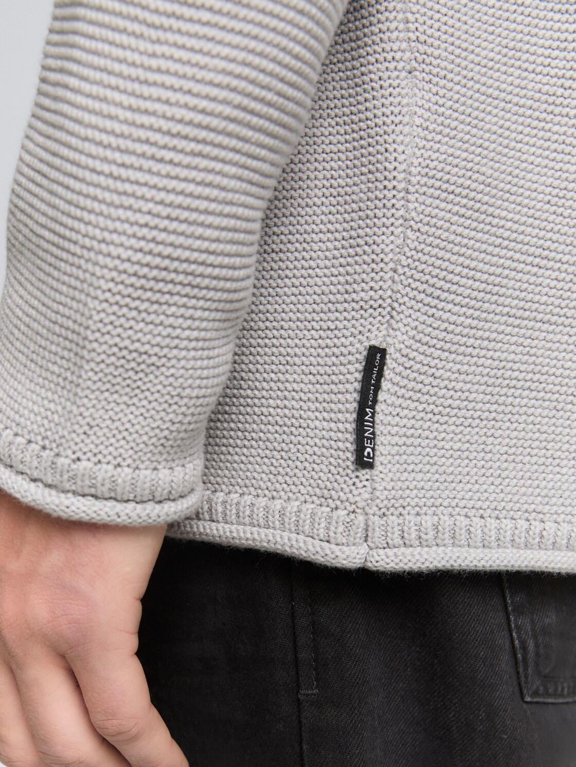 Relaxed Fit Strickpullover - Light Stone Grey Melange - Detail-Model-Ansicht