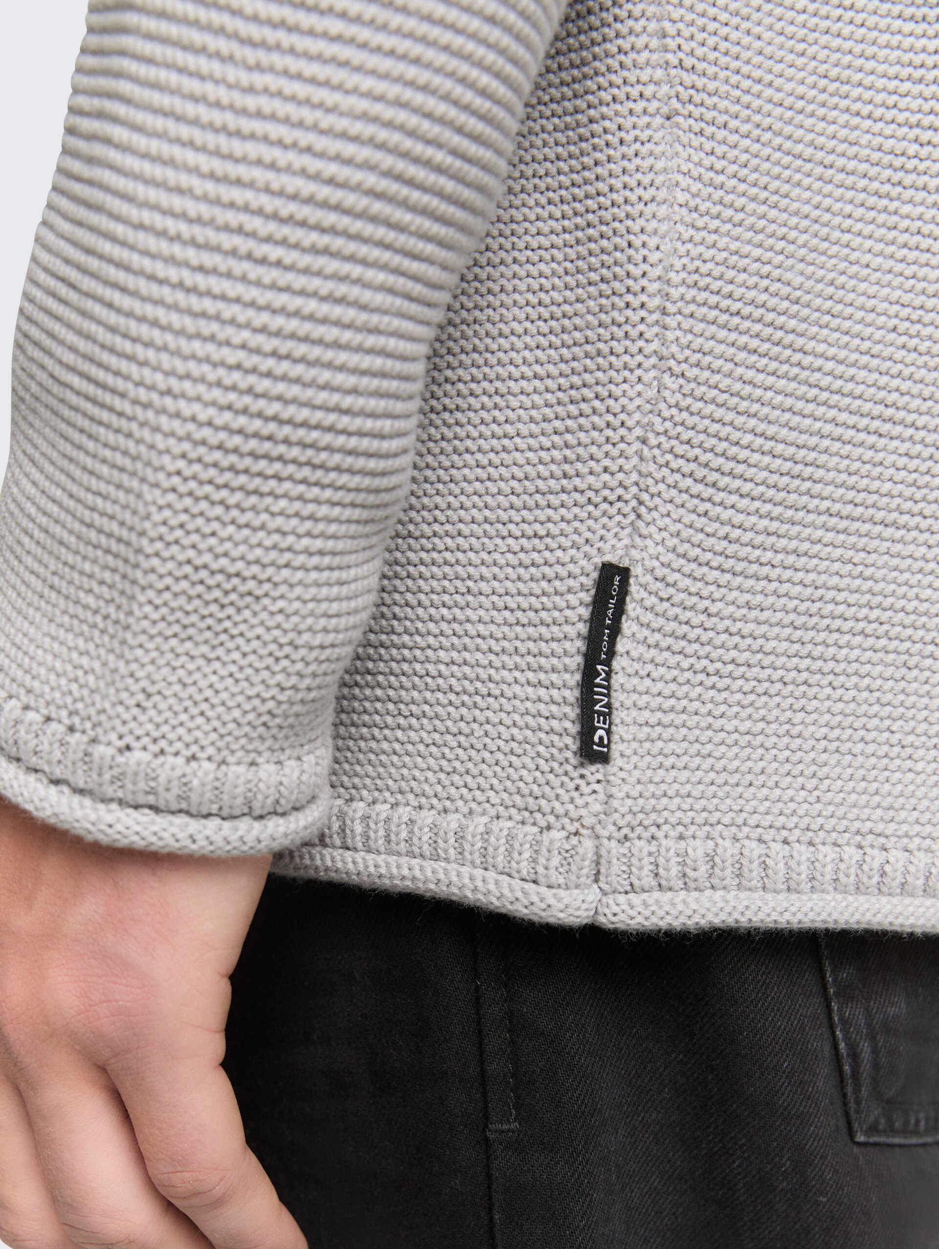 Relaxed Fit Strickpullover - Light Stone Grey Melange - Detail-Model-Ansicht