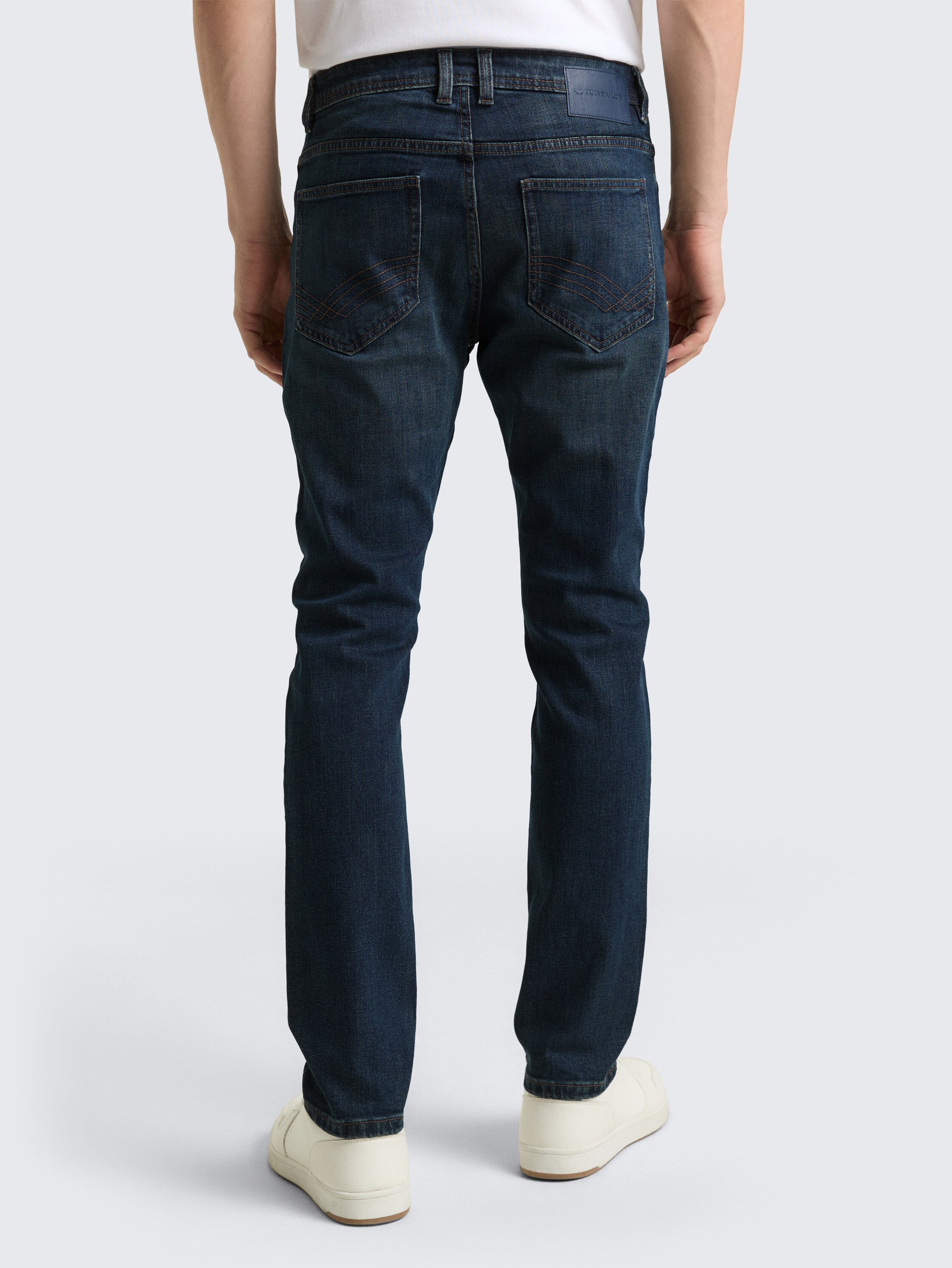 TTJOSH REGULAR SLIM Jeans mit Stretch - vintage used dark stone blue - Auschnitt Model-Rückansicht