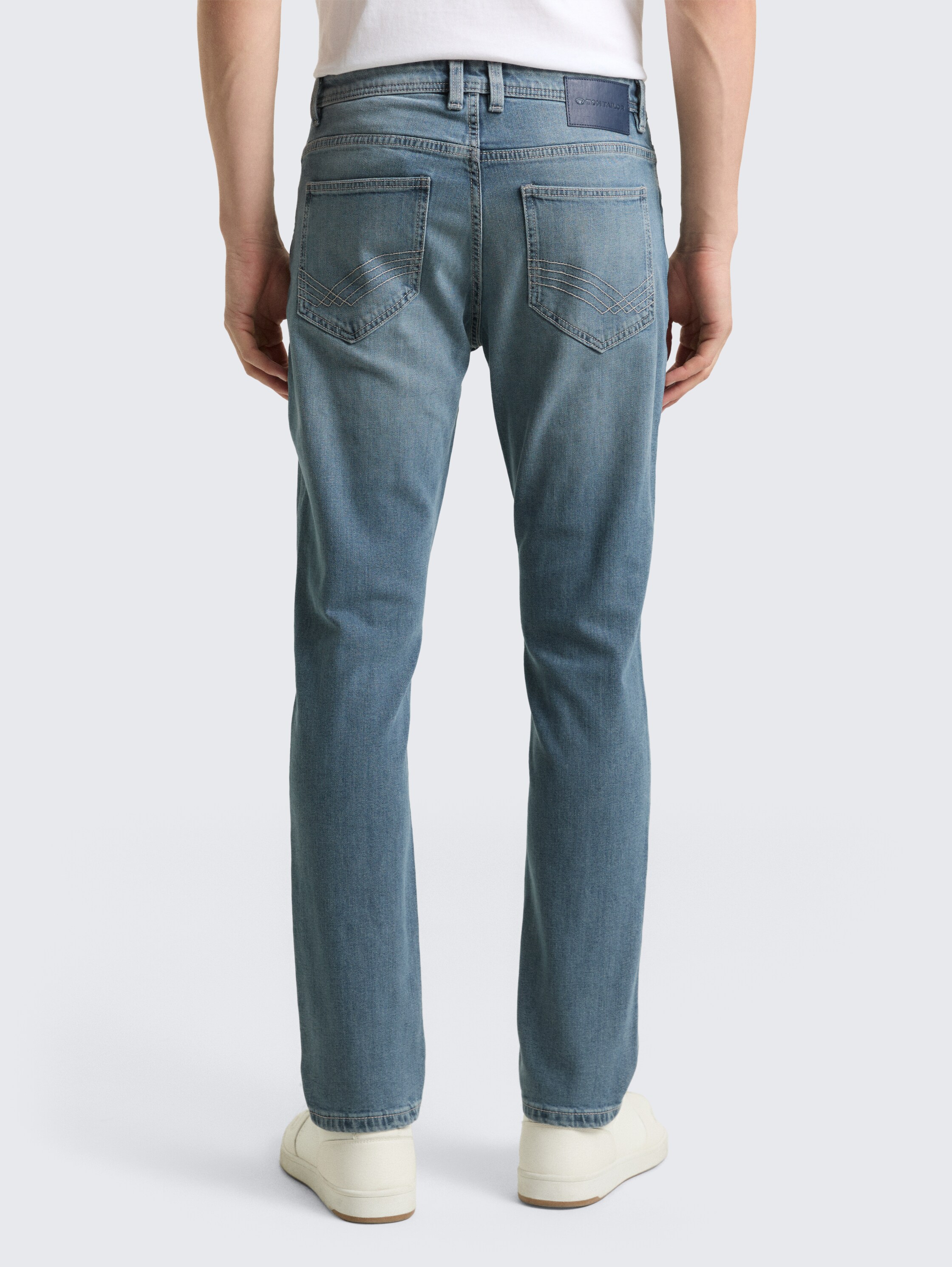 TTJOSH REGULAR SLIM Jeans mit Stretch - light stone blue grey denim - Auschnitt Model-Rückansicht
