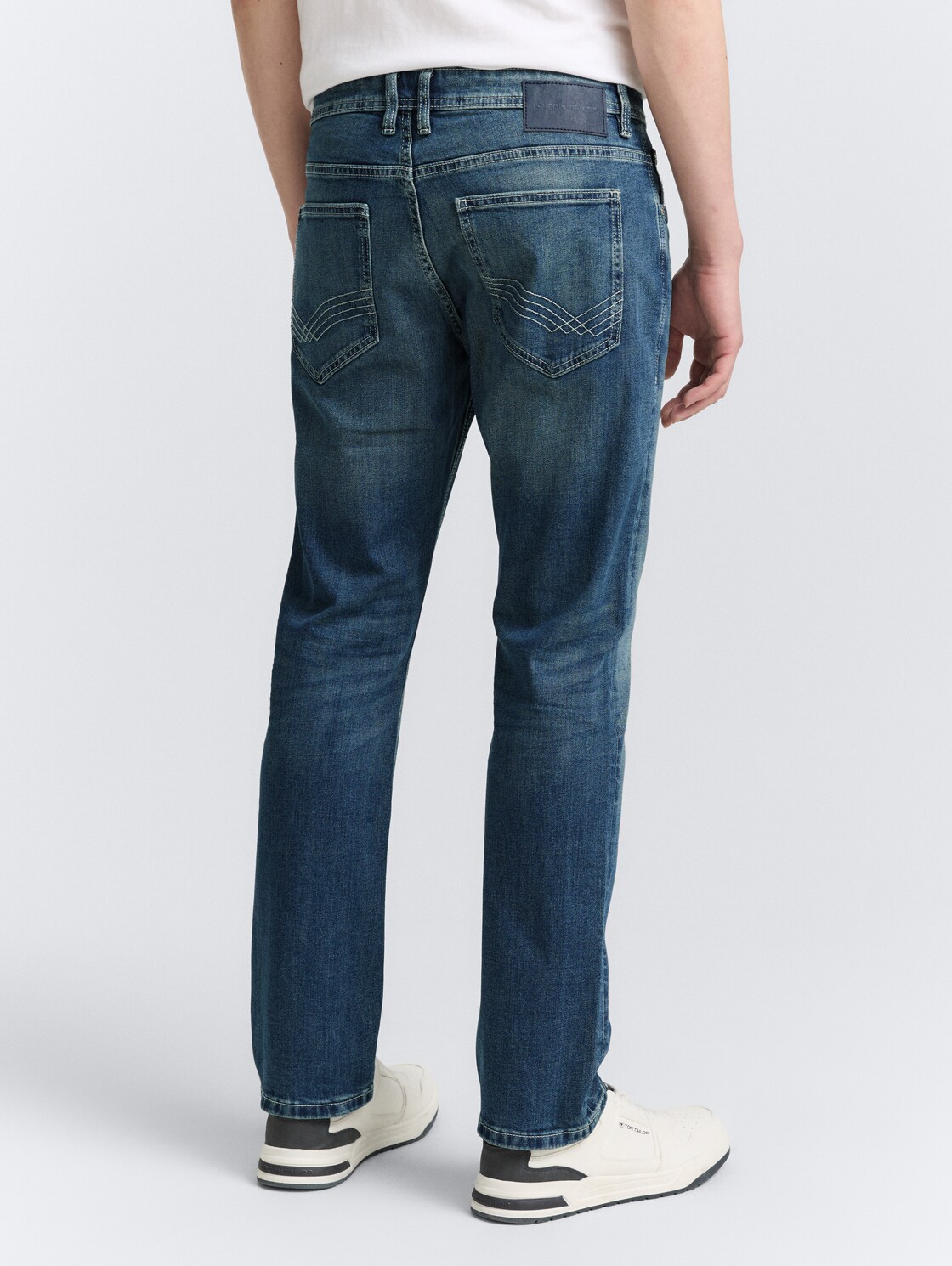 TTMARVIN STRAIGHT Jeans - Used Mid Stone Blue Denim - Auschnitt Model-Rückansicht
