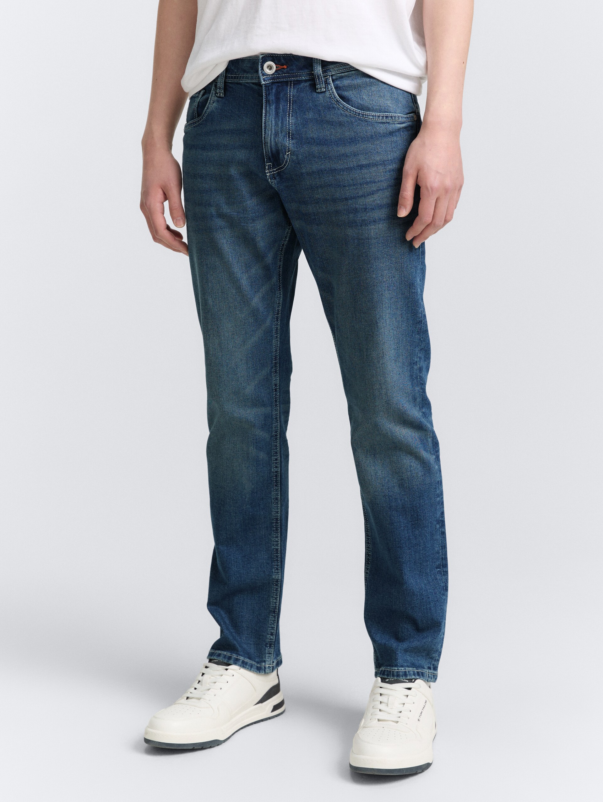 TTMARVIN STRAIGHT Jeans - Used Mid Stone Blue Denim - Ausschnitt Model-Vorderansicht