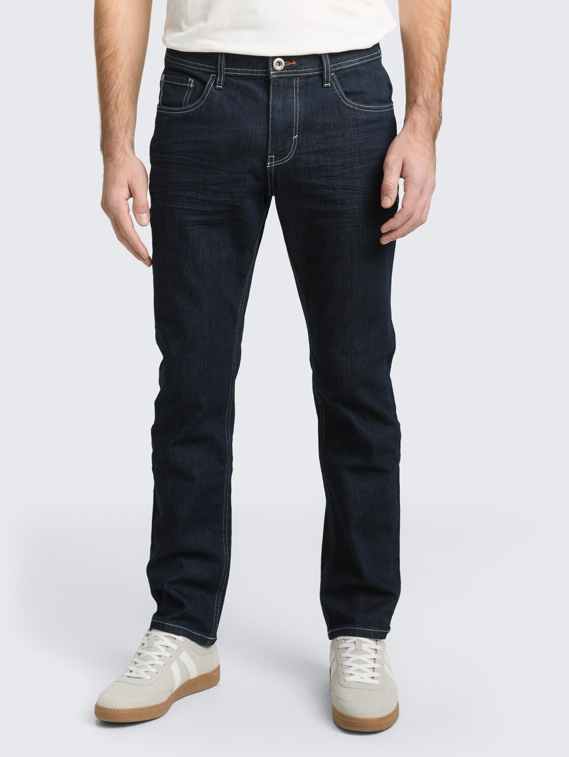 TTMARVIN STRAIGHT Jeans - Rinsed Blue Denim - Ausschnitt Model-Vorderansicht
