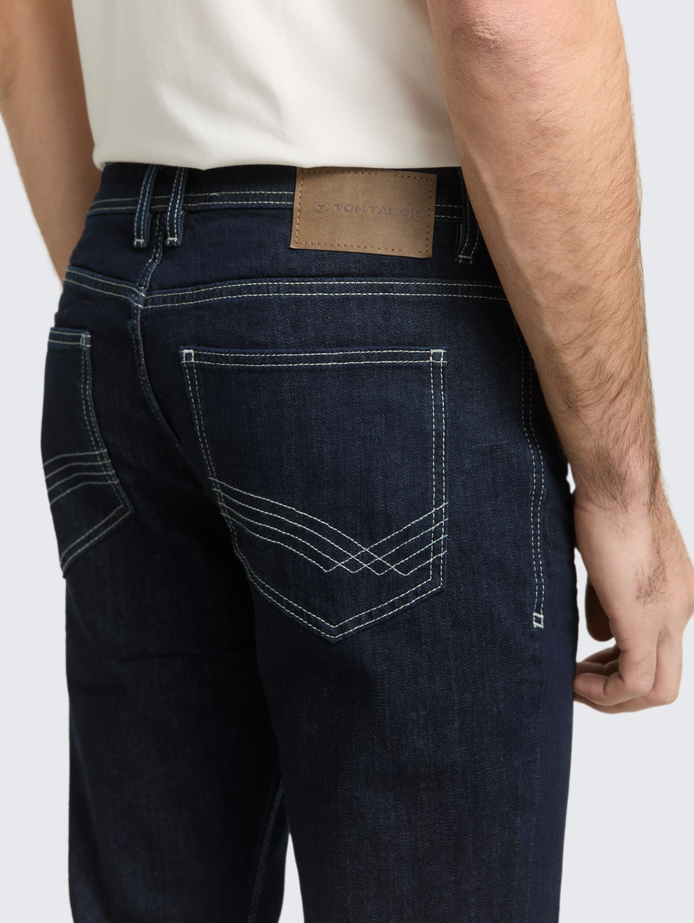 TTMARVIN STRAIGHT Jeans - Rinsed Blue Denim - Detail-Model-Ansicht