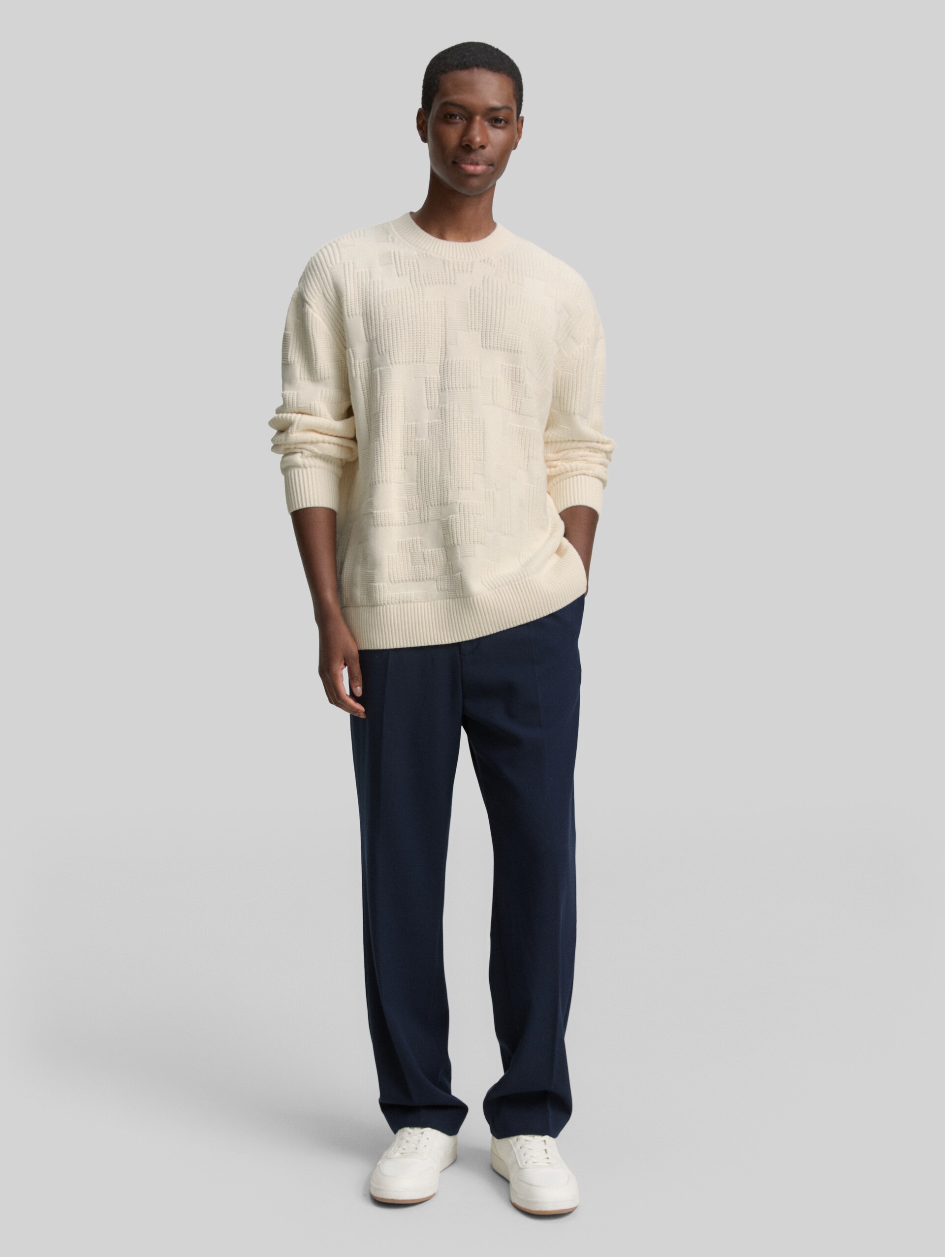 Loose fit knitted jumper with pattern - Gardenia White - Model front view