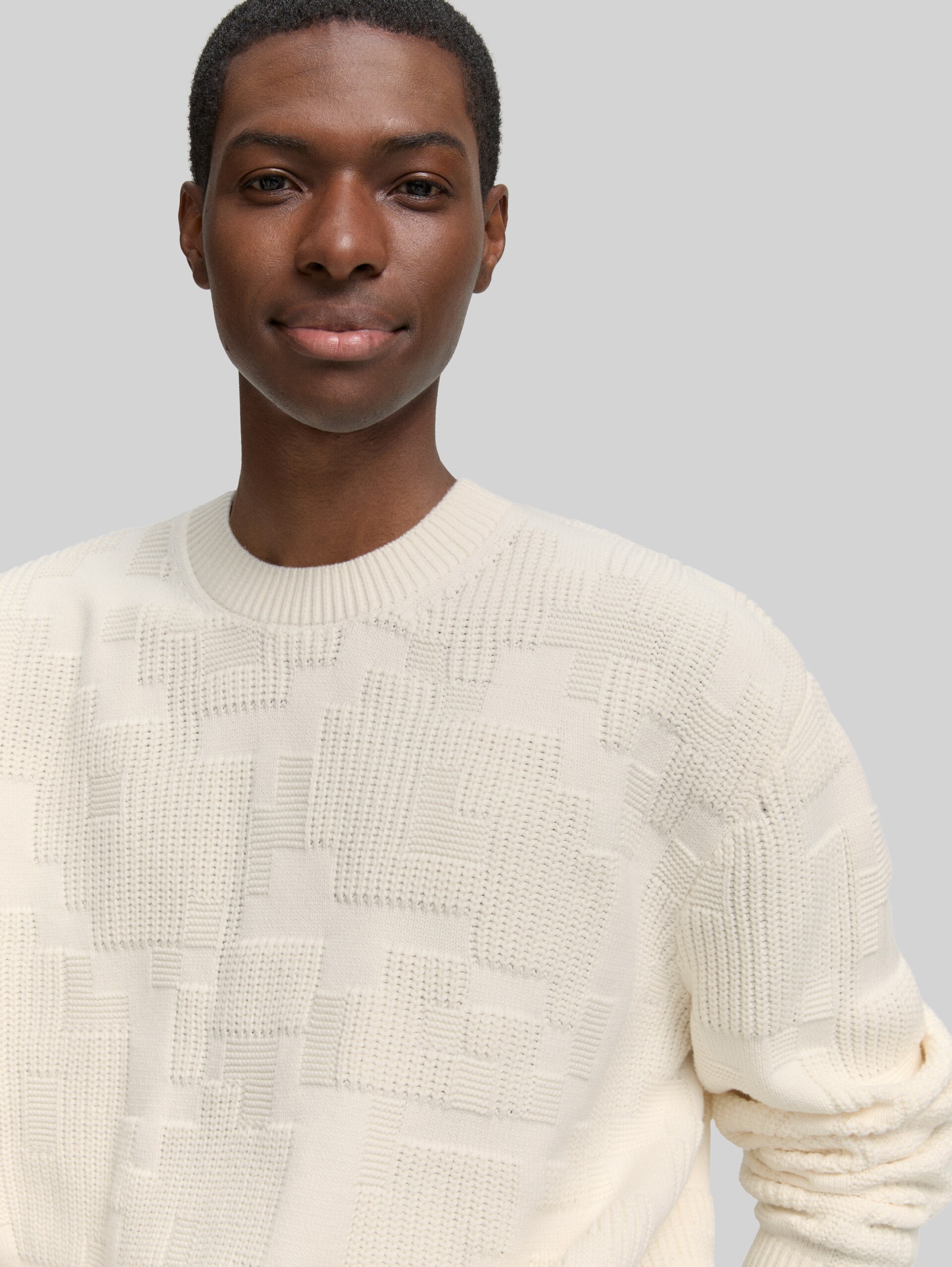 Loose fit knitted jumper with pattern - Gardenia White - Detail model view