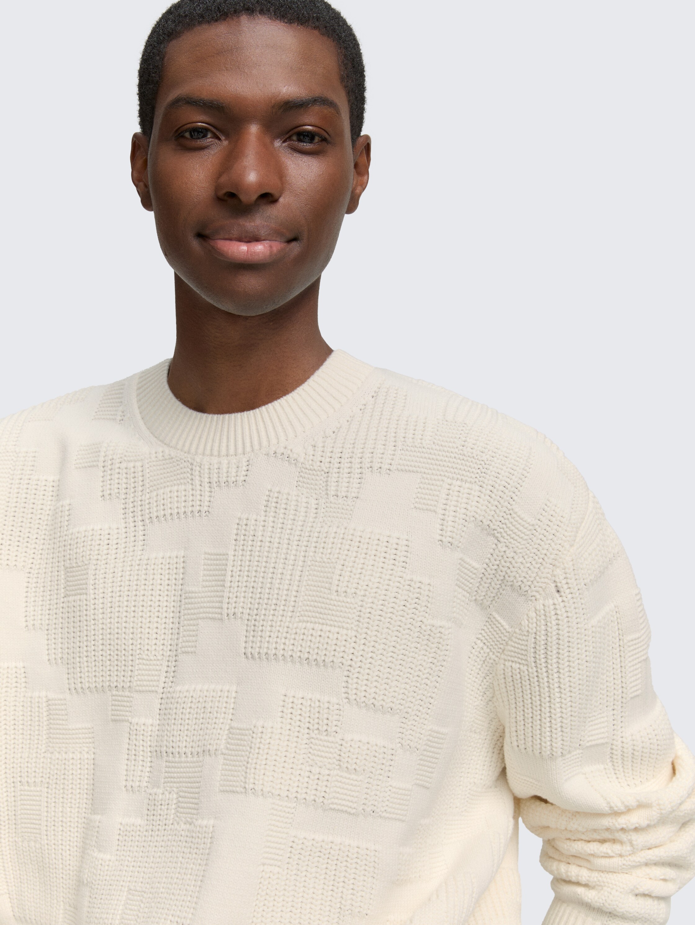 Loose fit knitted jumper with pattern - Gardenia White - Detail model view