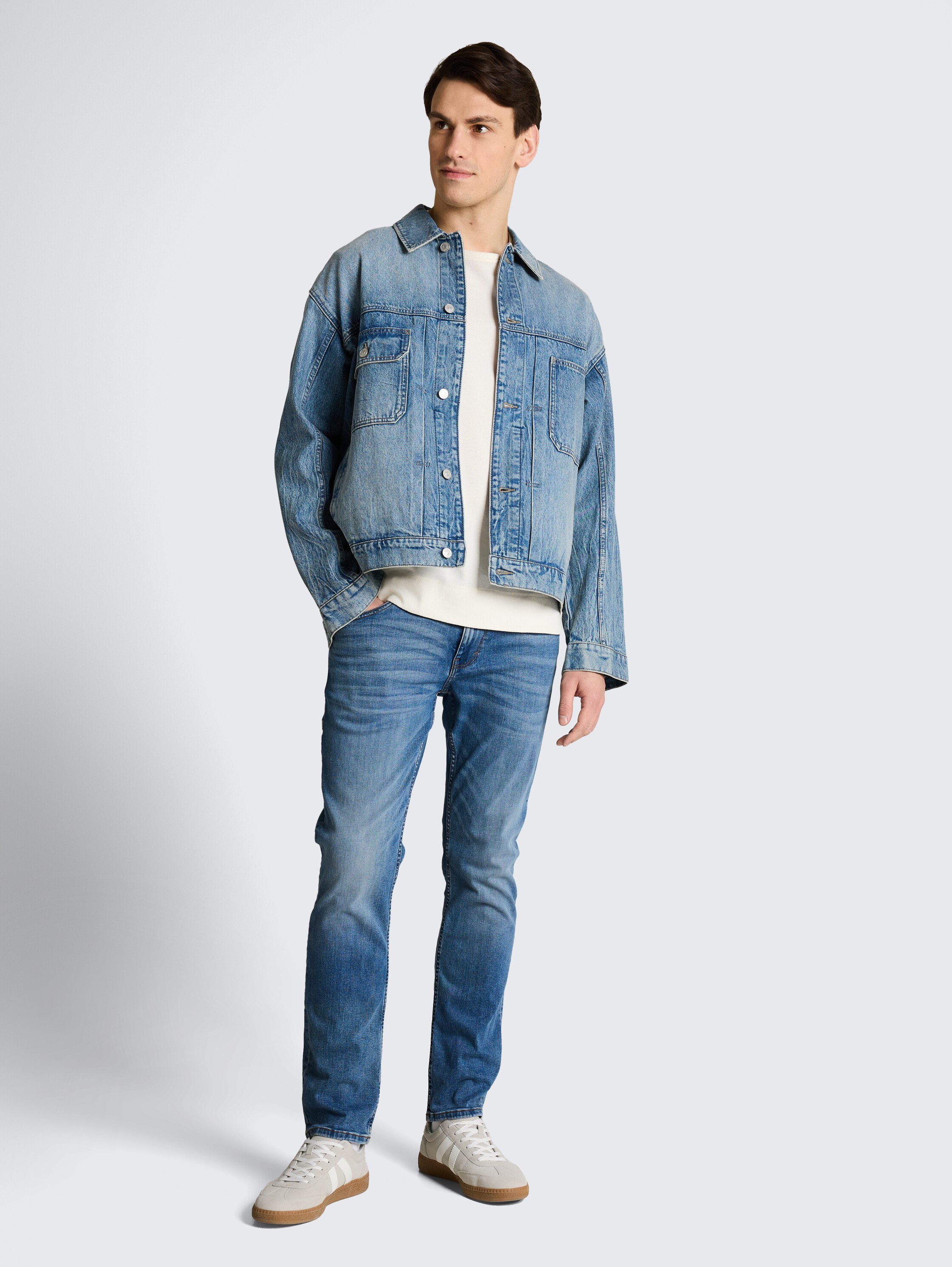 TTMARVIN STRAIGHT Jeans mit Superstretch - mid stone bright blue denim - Model-Vorderansicht