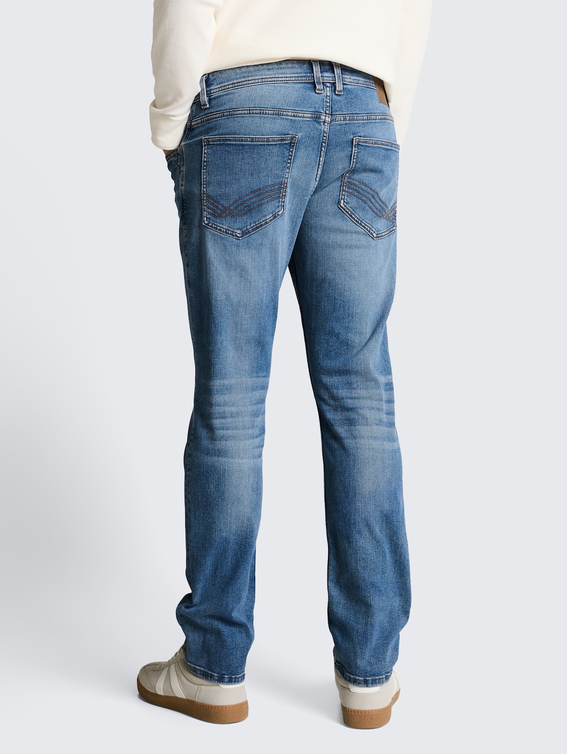 TTMARVIN STRAIGHT Jeans mit Superstretch - mid stone bright blue denim - Auschnitt Model-Rückansicht