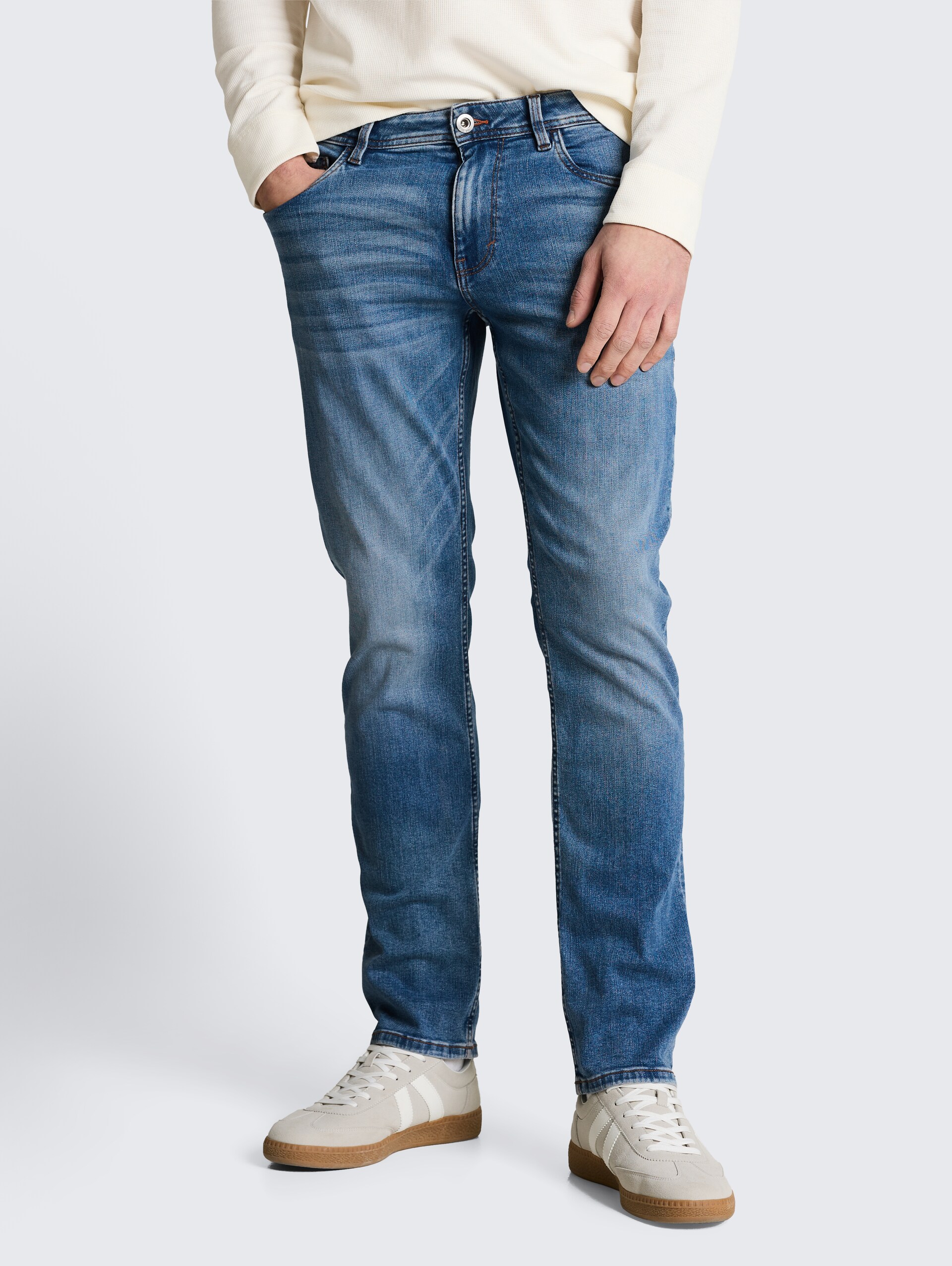 TTMARVIN STRAIGHT Jeans mit Superstretch - mid stone bright blue denim - Ausschnitt Model-Vorderansicht
