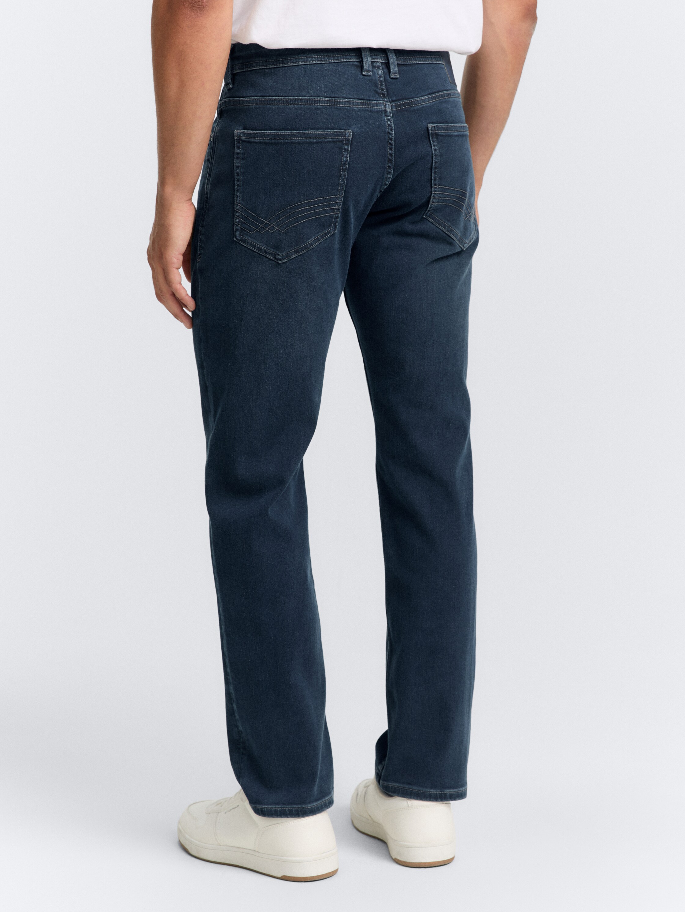 TTMARVIN STRAIGHT Jeans mit Superstretch - dark stone blue black denim - Auschnitt Model-Rückansicht