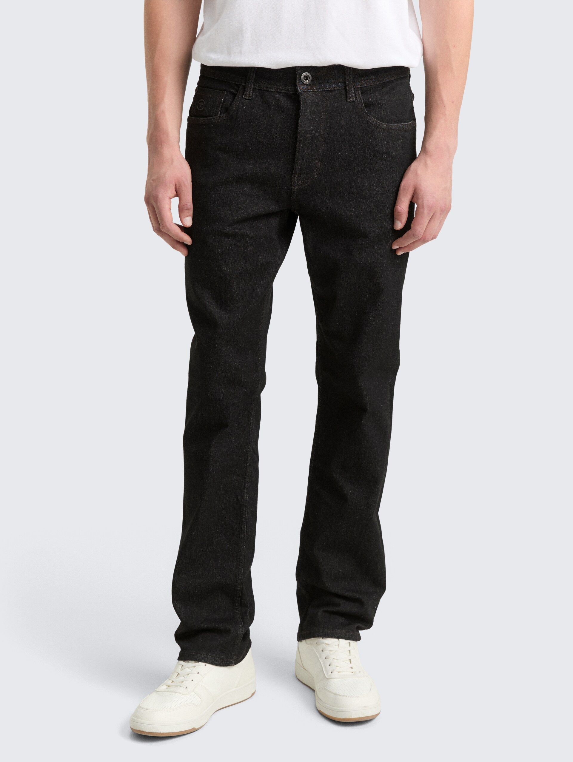 TTMARVIN STRAIGHT Jeans mit Superstretch - clean rinsed  black denim - Ausschnitt Model-Vorderansicht