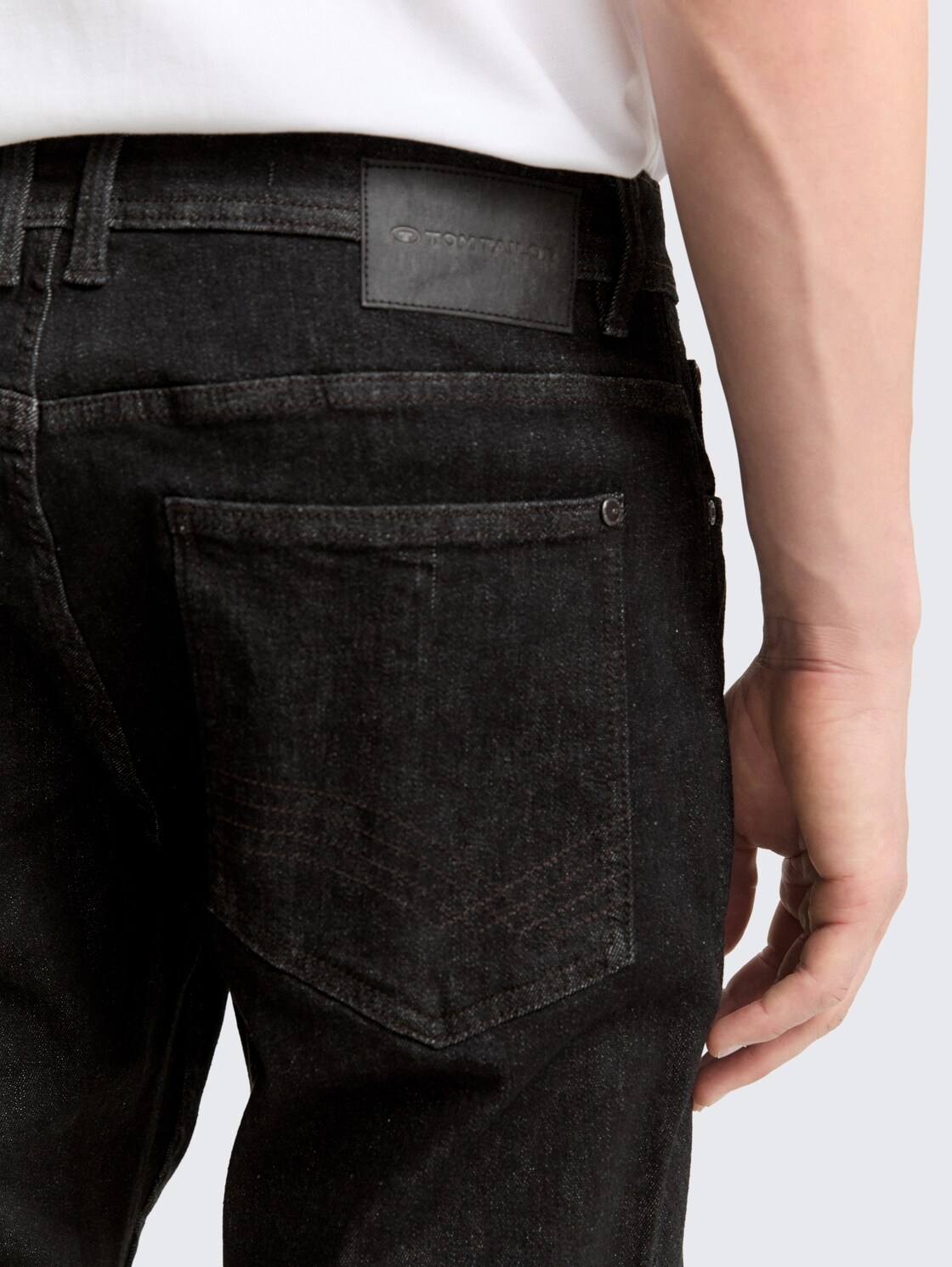 TTMARVIN STRAIGHT Jeans mit Superstretch - clean rinsed  black denim - Detail-Model-Ansicht