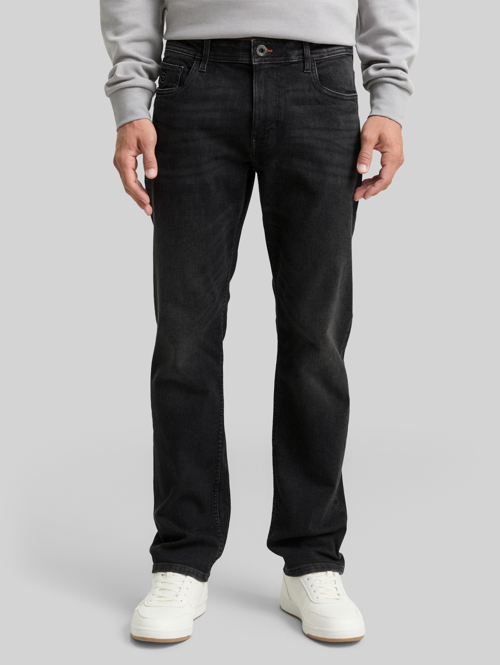 TTMARVIN STRAIGHT jeans with super-stretch - used dark stone black denim - Neckline model front view