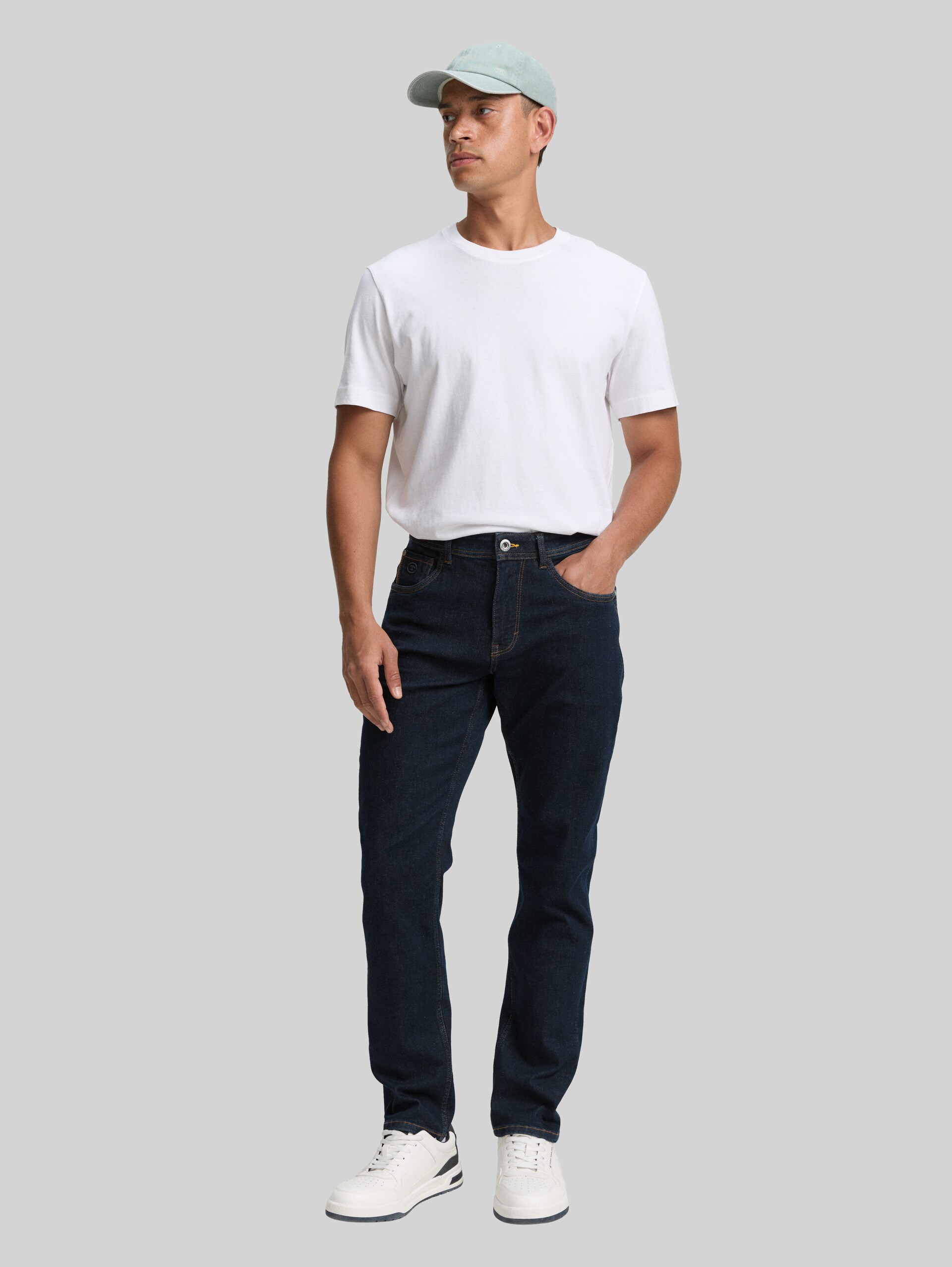 TTJOSH REGULAR SLIM Stretch jeans - Rinsed Blue Denim - Model front view