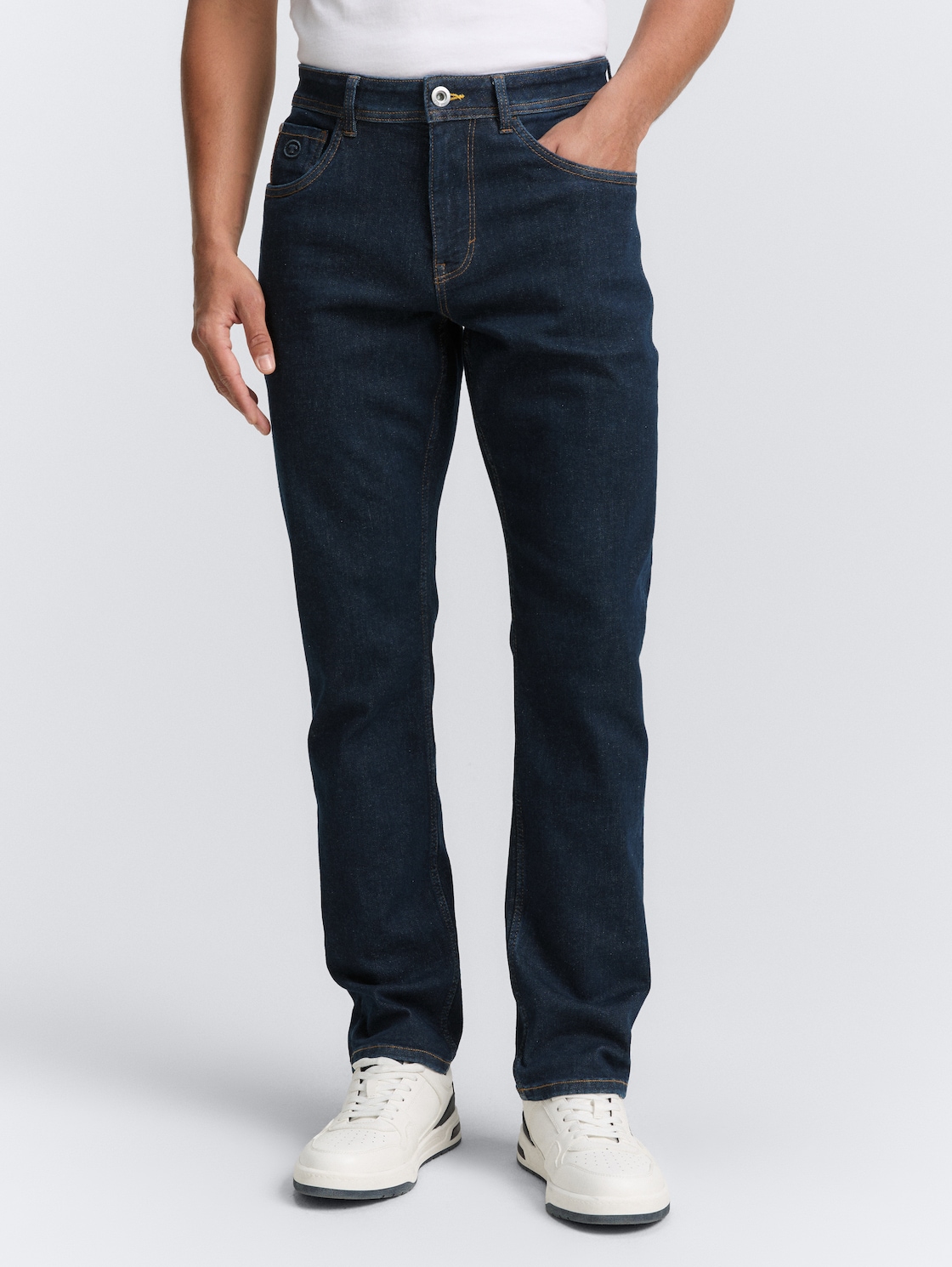 TTJOSH REGULAR SLIM Jeans mit Stretch - Rinsed Blue Denim - Ausschnitt Model-Vorderansicht