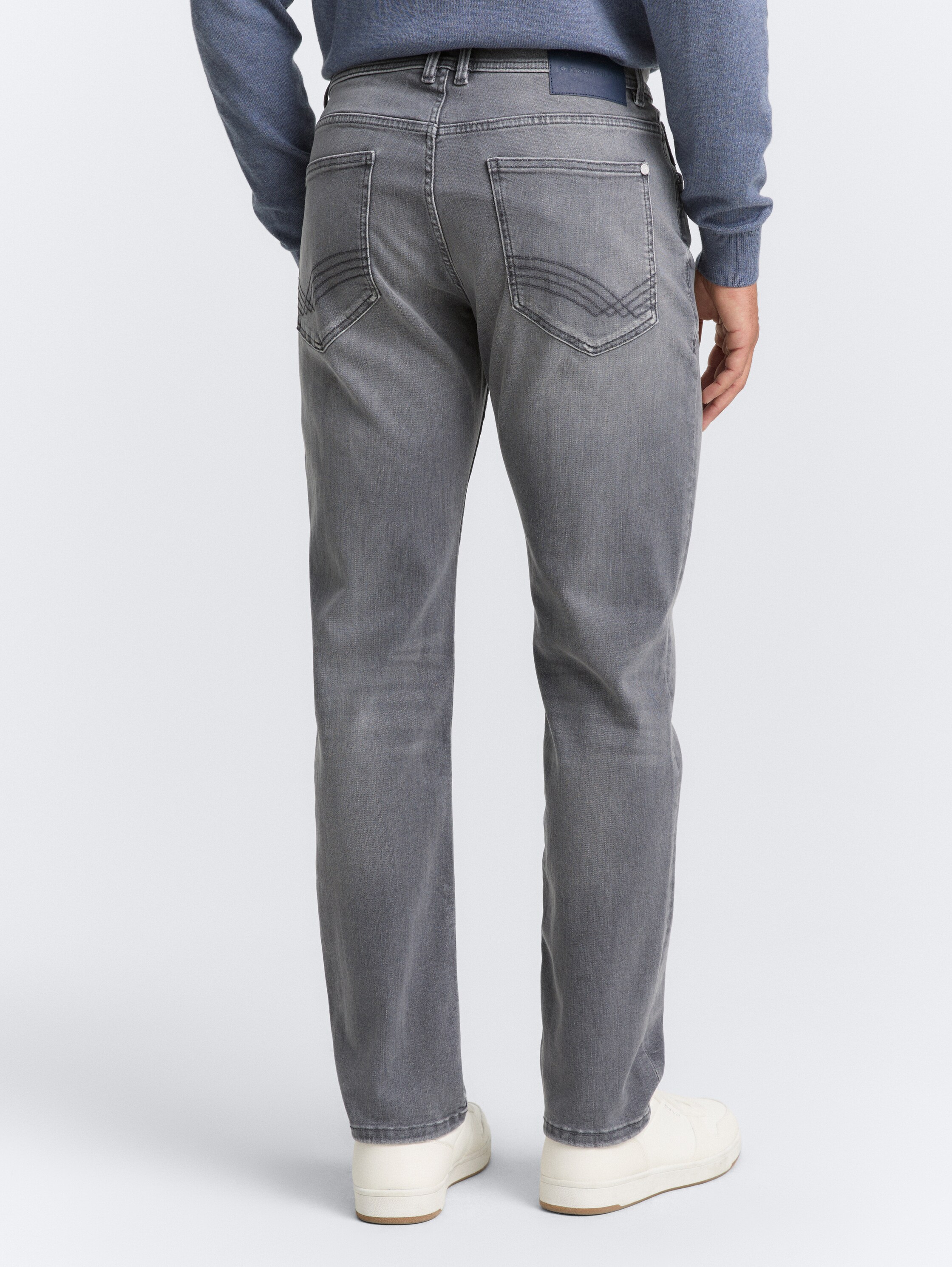 TTJOSH REGULAR SLIM Jeans mit Stretch - grey denim - Auschnitt Model-Rückansicht