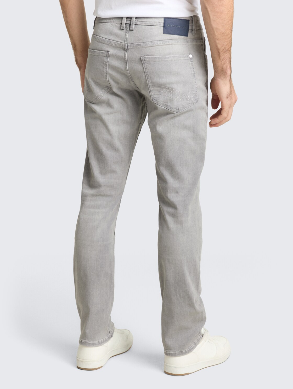 TTJOSH REGULAR SLIM Jeans mit Stretch - used light stone grey denim - Auschnitt Model-Rückansicht