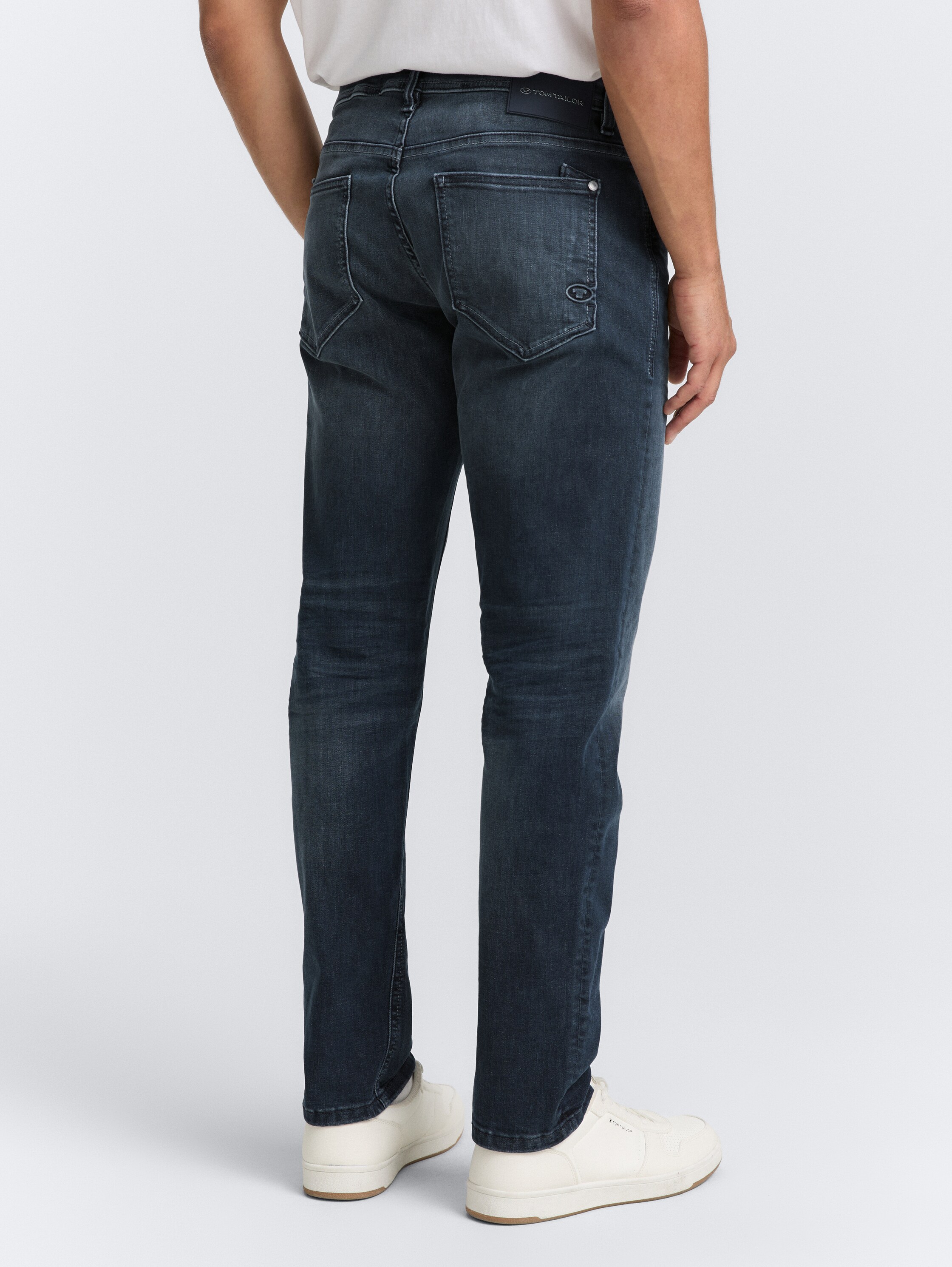 TTCURT TAPERED jeans with stretch - blue black denim - Neckline model-back view