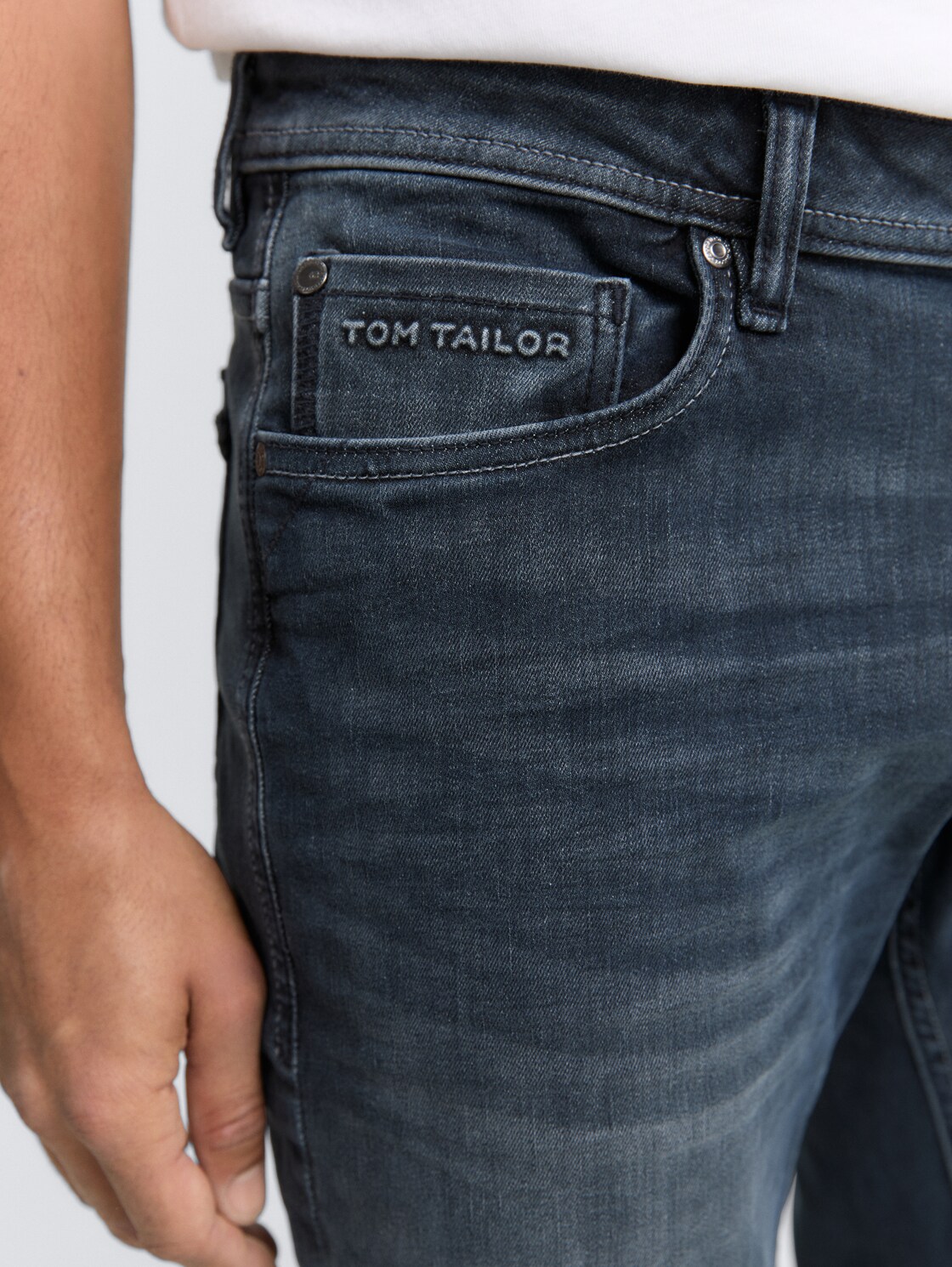 TTCURT TAPERED Jeans mit Stretch - blue black denim - Detail-Model-Ansicht