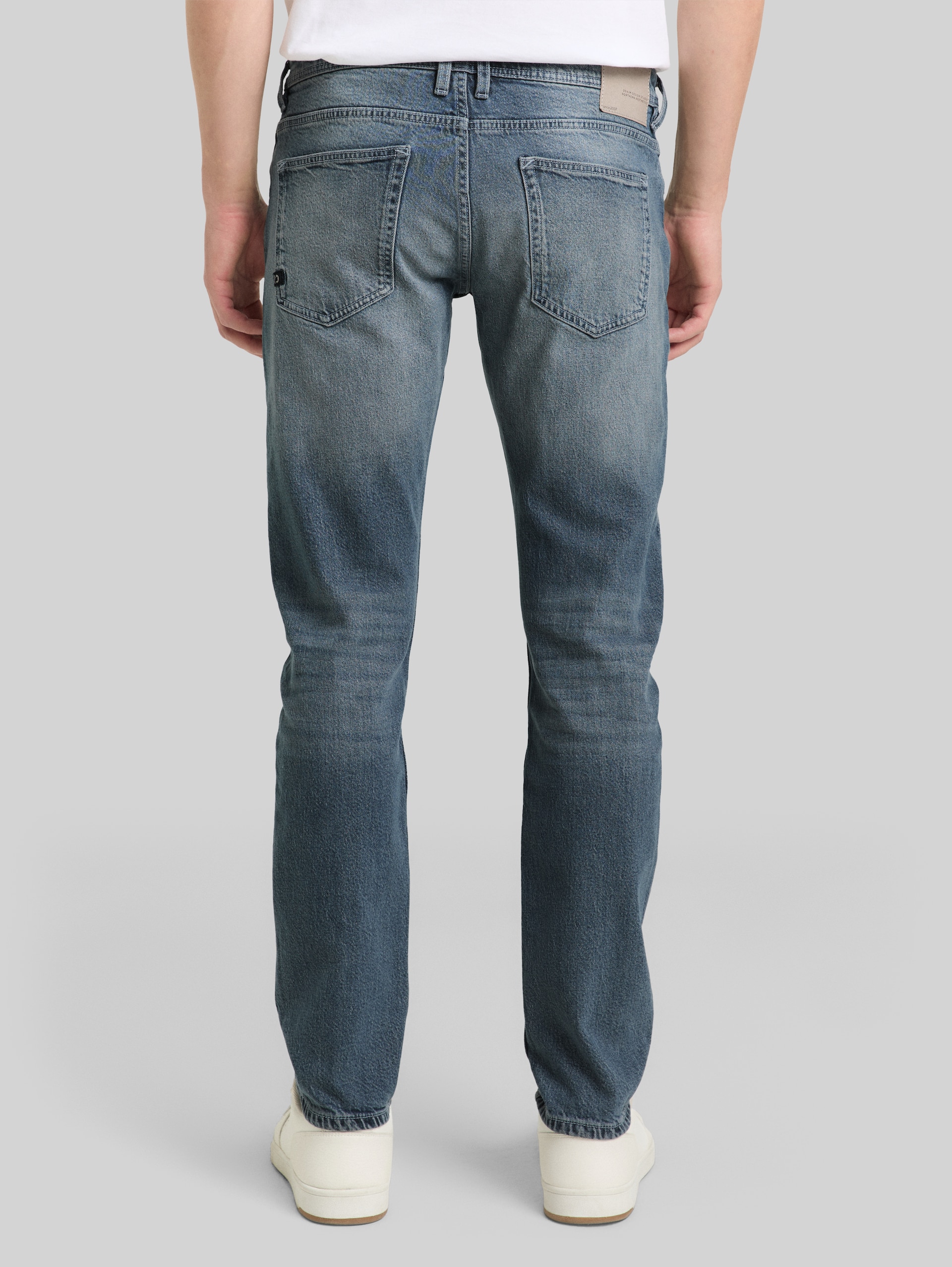 TTPIERS SLIM jeans - used mid blue grey denim - Neckline model-back view
