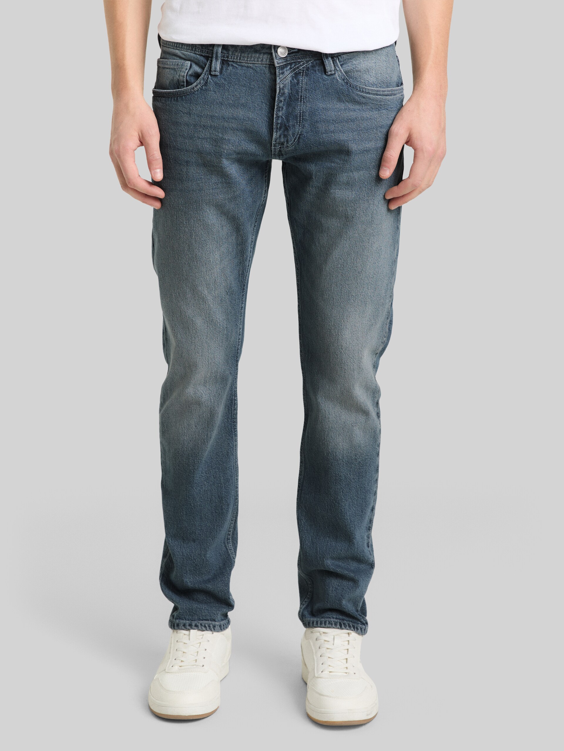 TTPIERS SLIM jeans - used mid blue grey denim - Neckline model front view