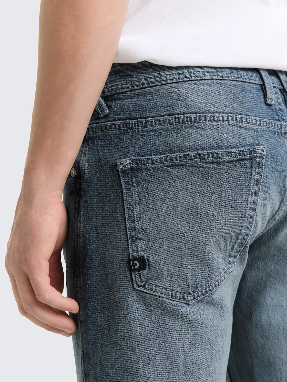 TTPIERS SLIM Jeans - used mid blue grey denim - Detail-Model-Ansicht