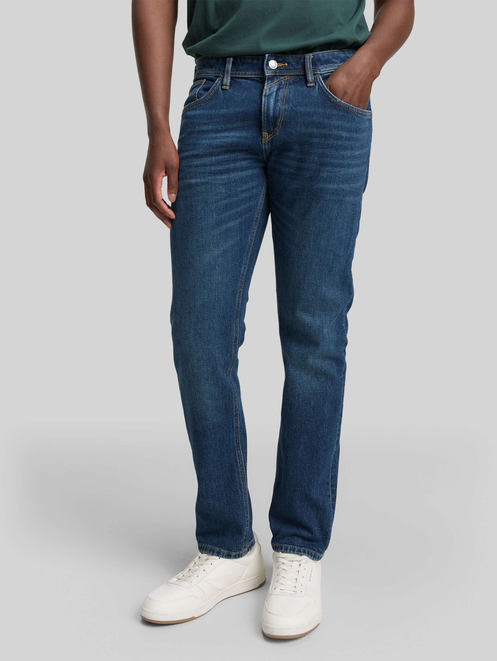 TTPIERS SLIM Jeans - Used Dark Stone Blue Denim - Neckline model front view
