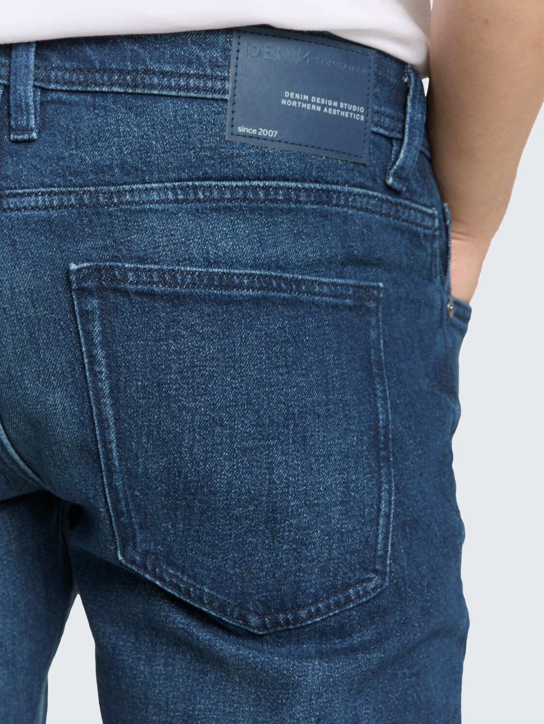 TTPIERS SLIM Jeans - dark blue denim - Detail-Model-Ansicht