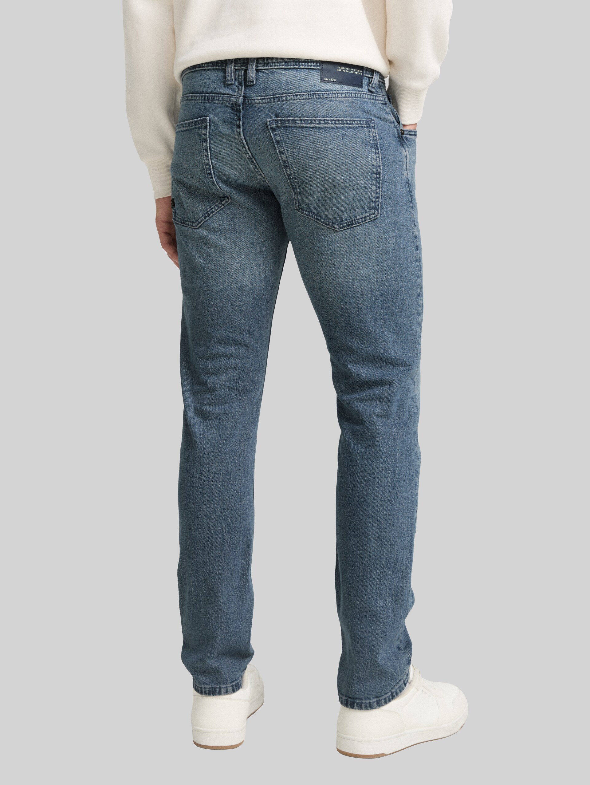 TTPIERS SLIM jeans - mid stone blue grey denim - Neckline model-back view