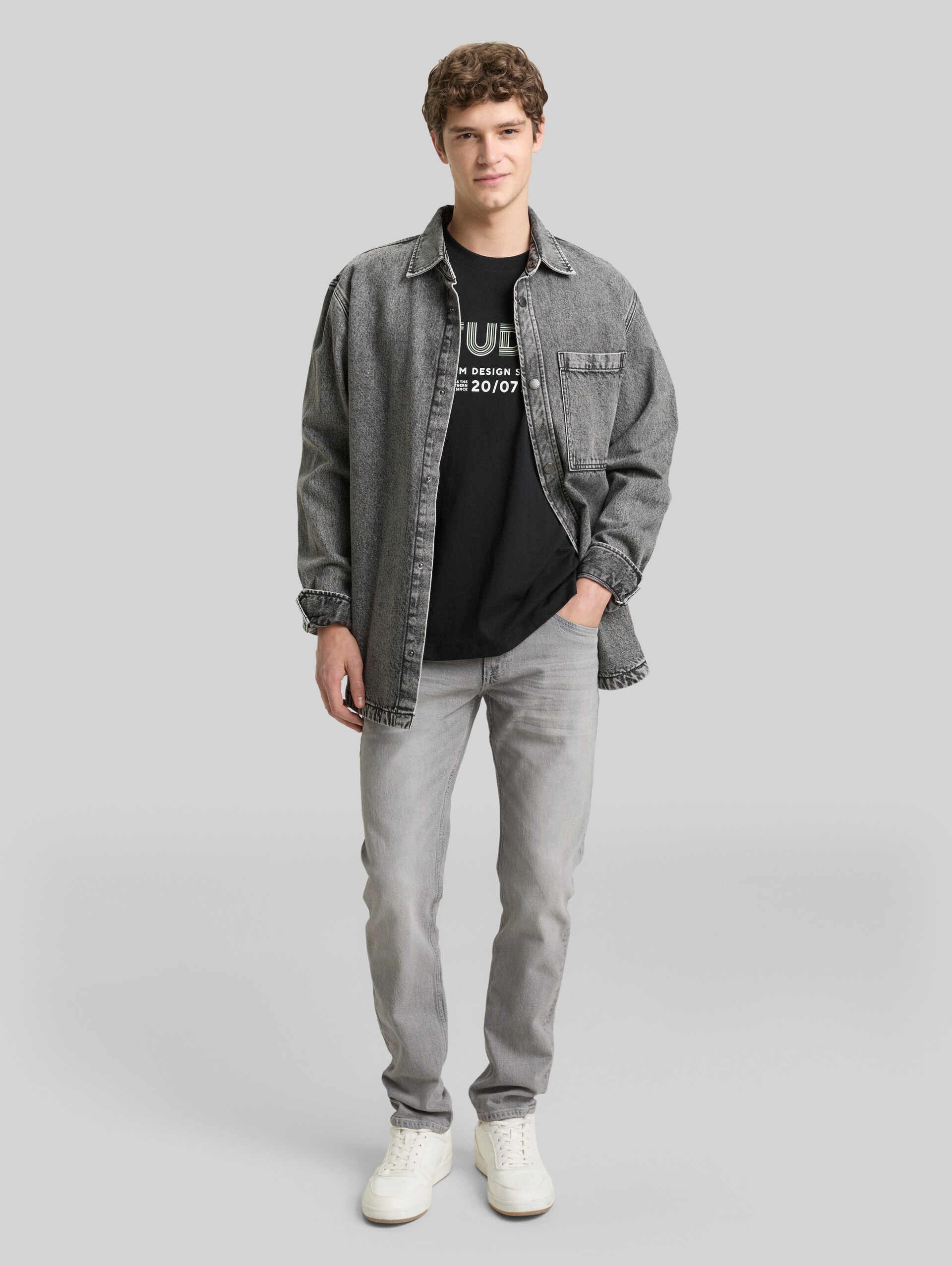 TTPIERS SLIM Jeans - used light stone grey denim - Model-Vorderansicht