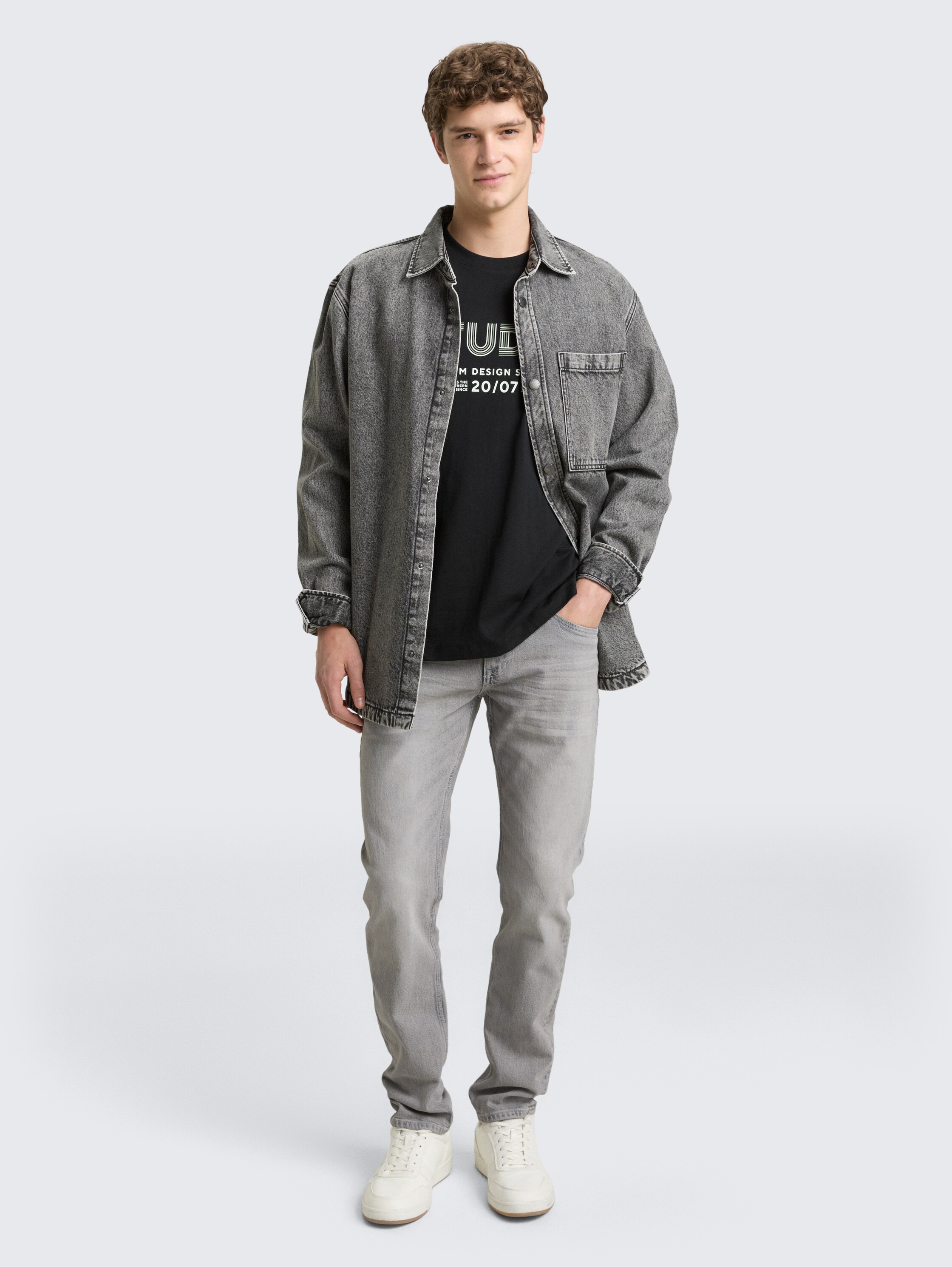 TTPIERS SLIM Jeans - used light stone grey denim - Model-Vorderansicht